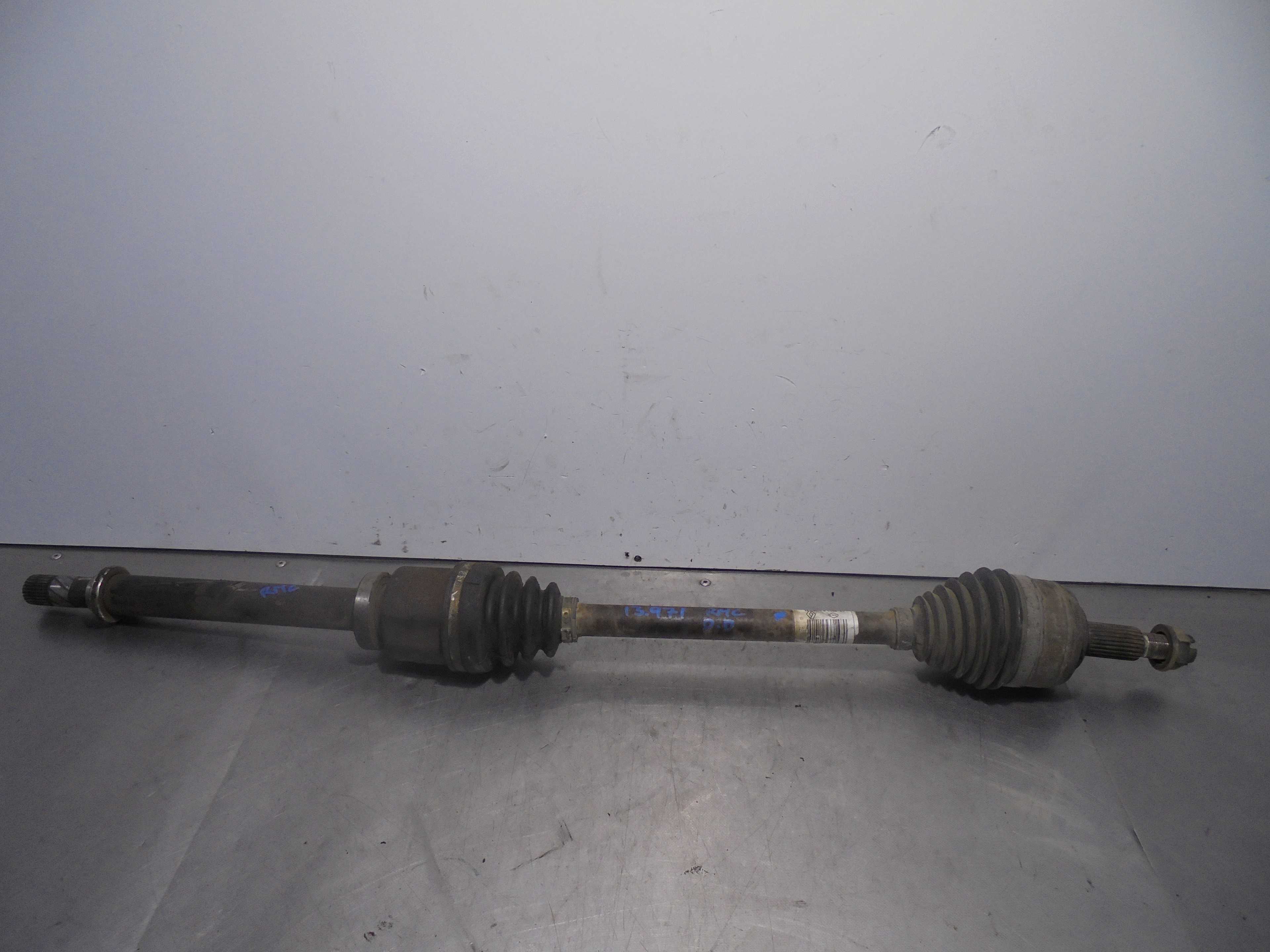 Recambio de transmision delantera derecha para renault megane iii berlina 5 p dynamique referencia OEM IAM 8200725502  