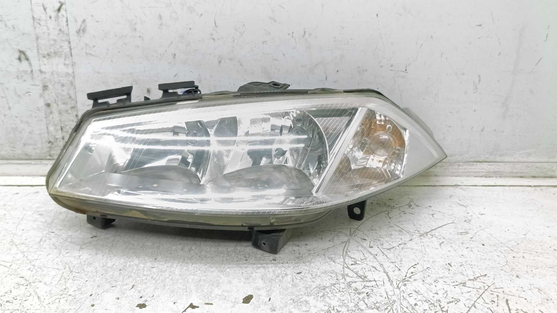 Recambio de faro izquierdo para renault megane ii coupé-cabriolet (em0/1_) 1.9 dci referencia OEM IAM 260604235R 085511142L 