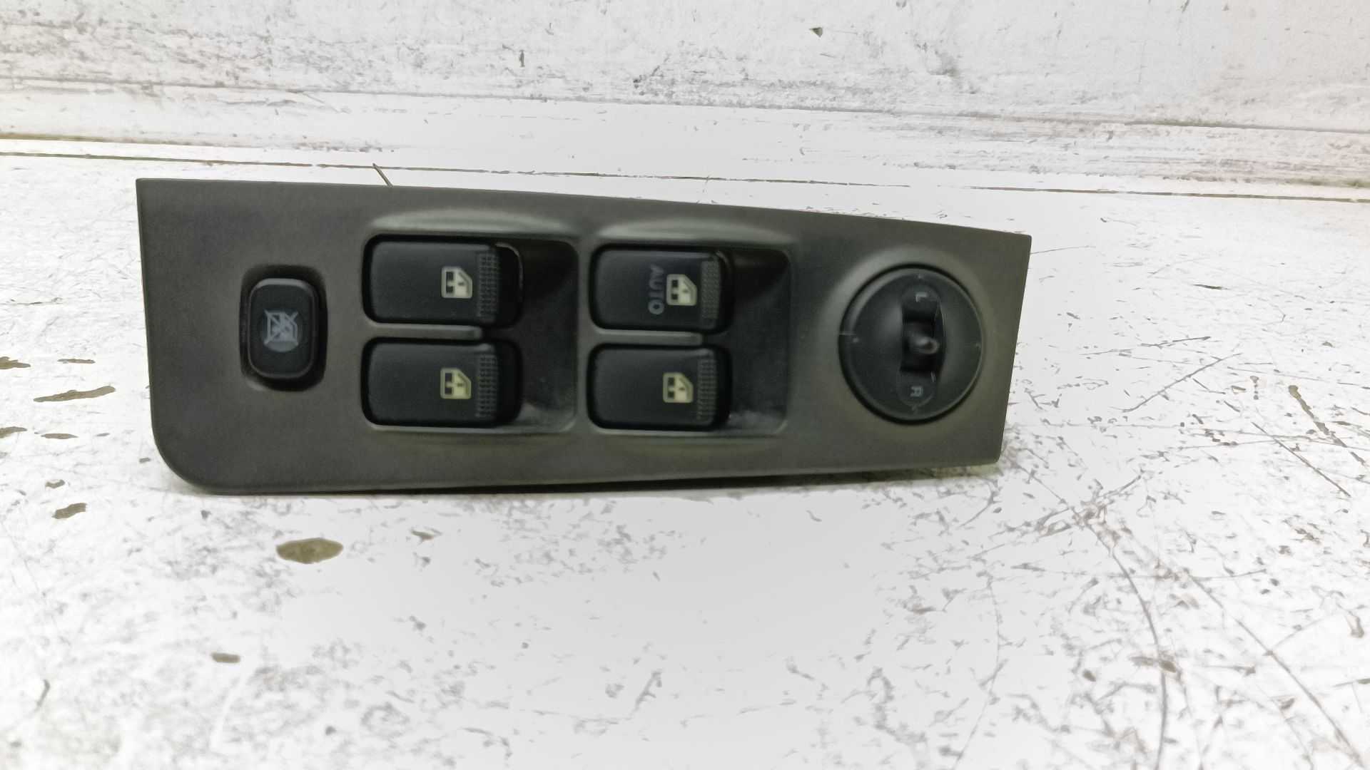 Recambio de mando elevalunas delantero izquierdo para hyundai matrix (fc) 1.8 gls referencia OEM IAM 9357017100  