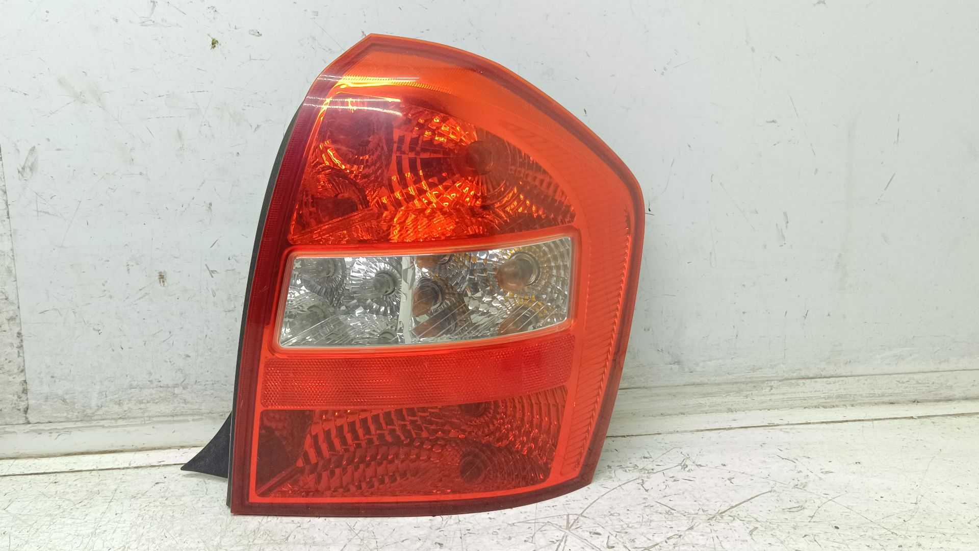 Recambio de piloto trasero derecho para kia cerato 2.0 ex crdi berlina (4-ptas.) referencia OEM IAM   