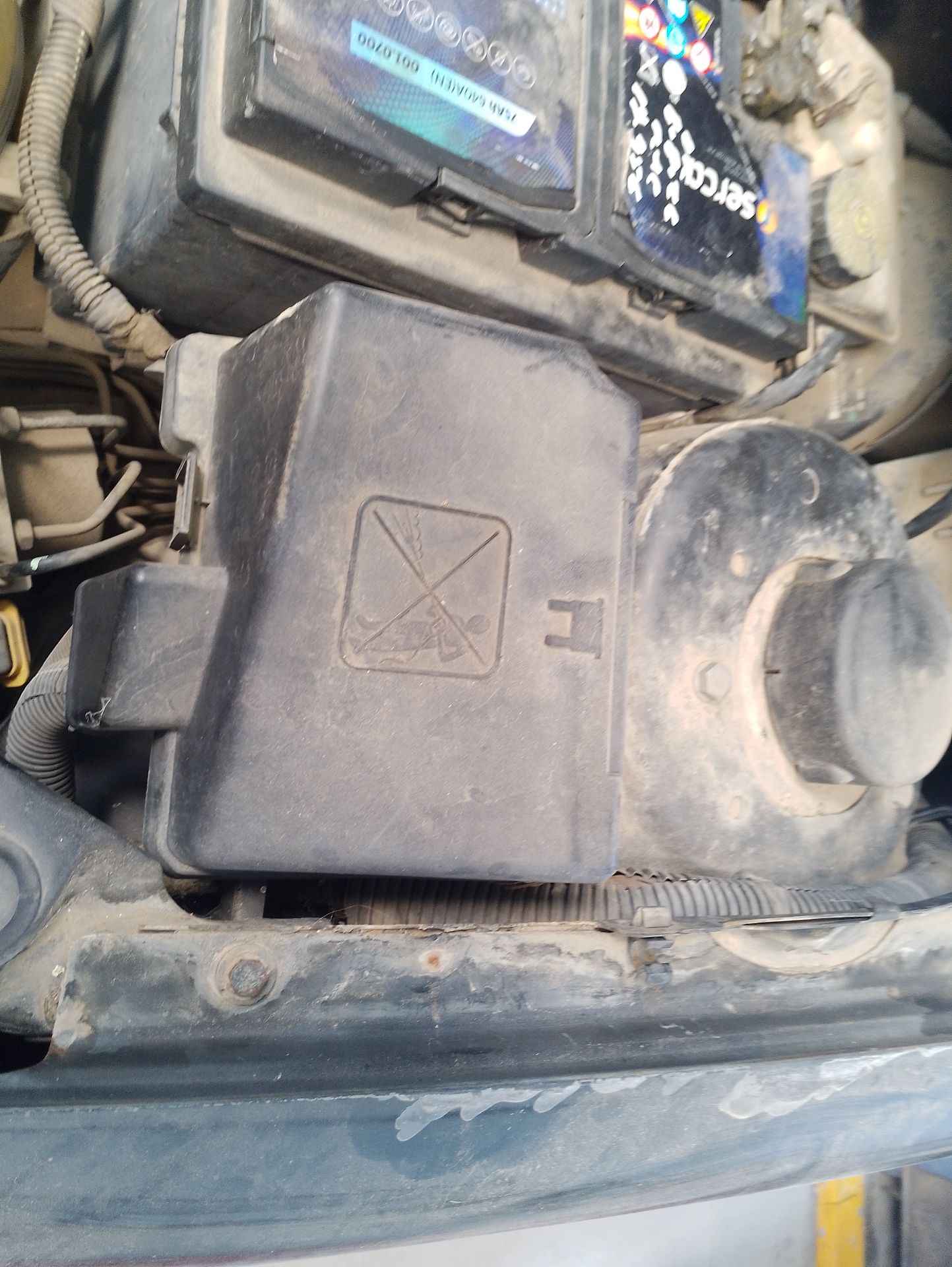 Recambio de caja reles / fusibles para peugeot 206 hatchback (2a/c) 1.4 hdi eco 70 referencia OEM IAM   
