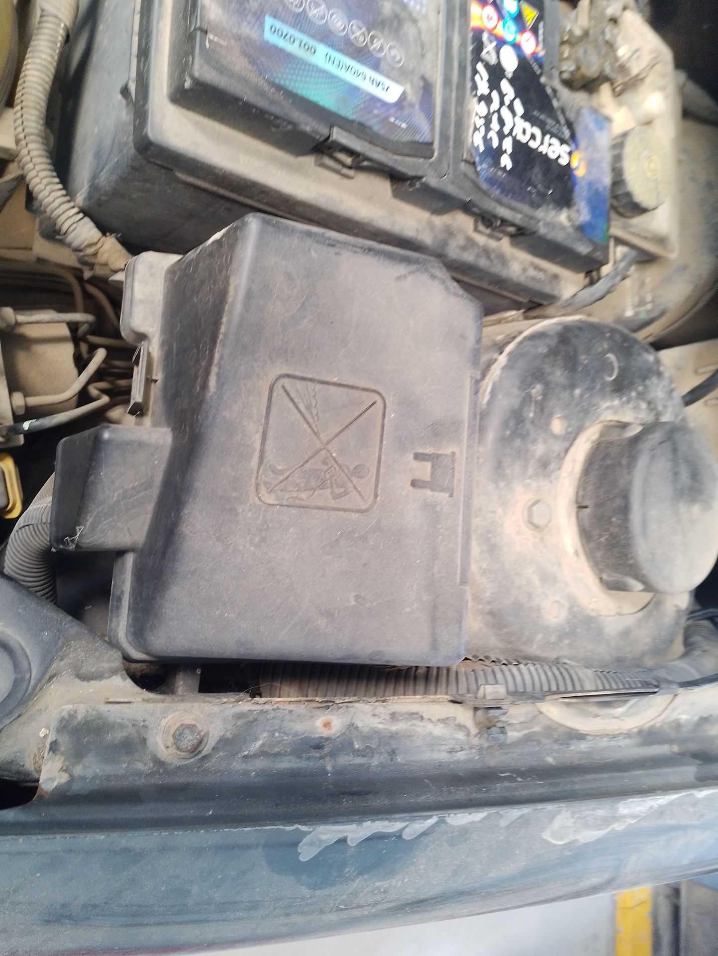 Recambio de caja reles / fusibles para peugeot 206 hatchback (2a/c) 1.4 hdi eco 70 referencia OEM IAM   
