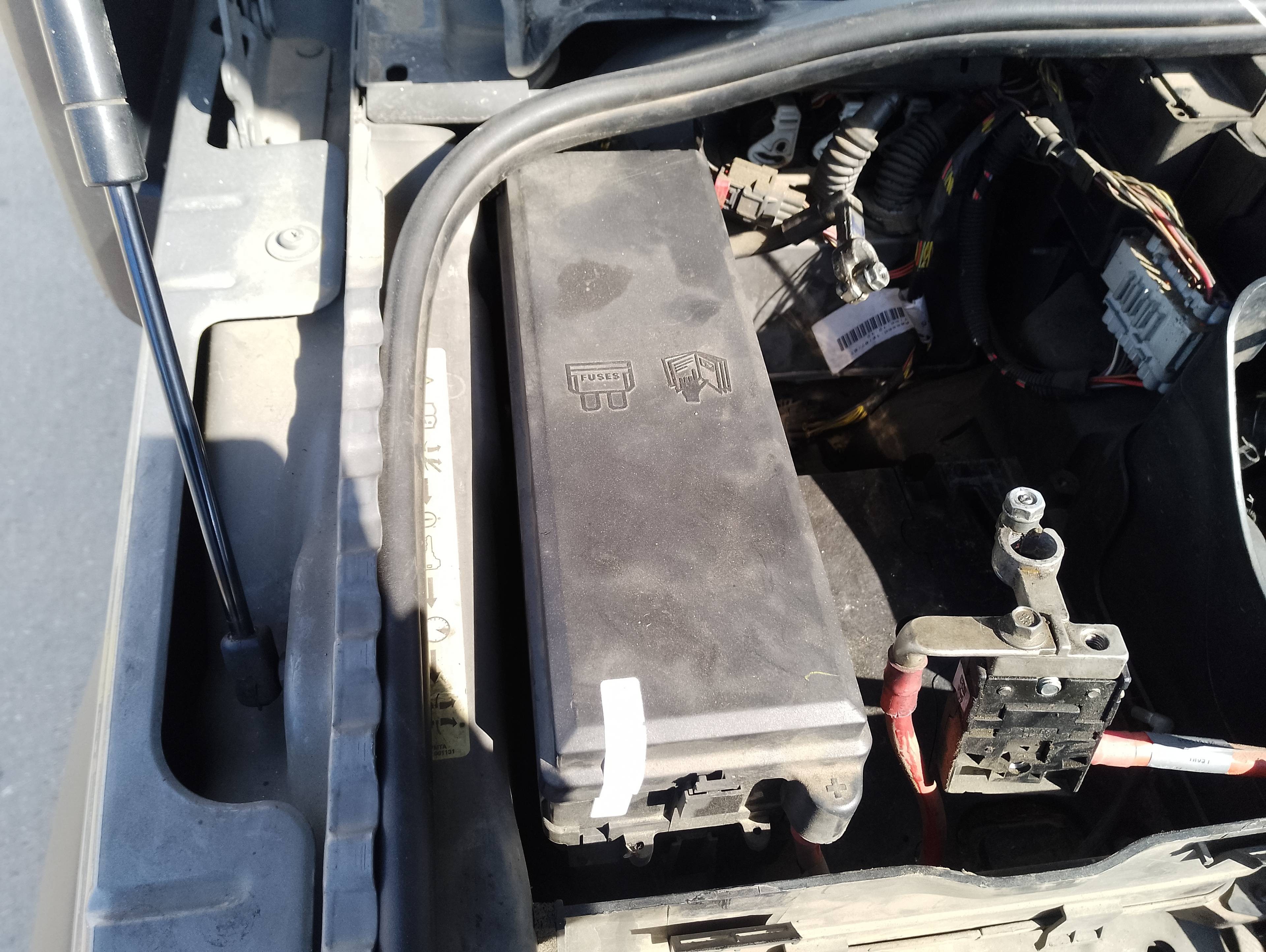 Recambio de caja reles / fusibles para land rover discovery v6 td edition 60 yrs referencia OEM IAM   