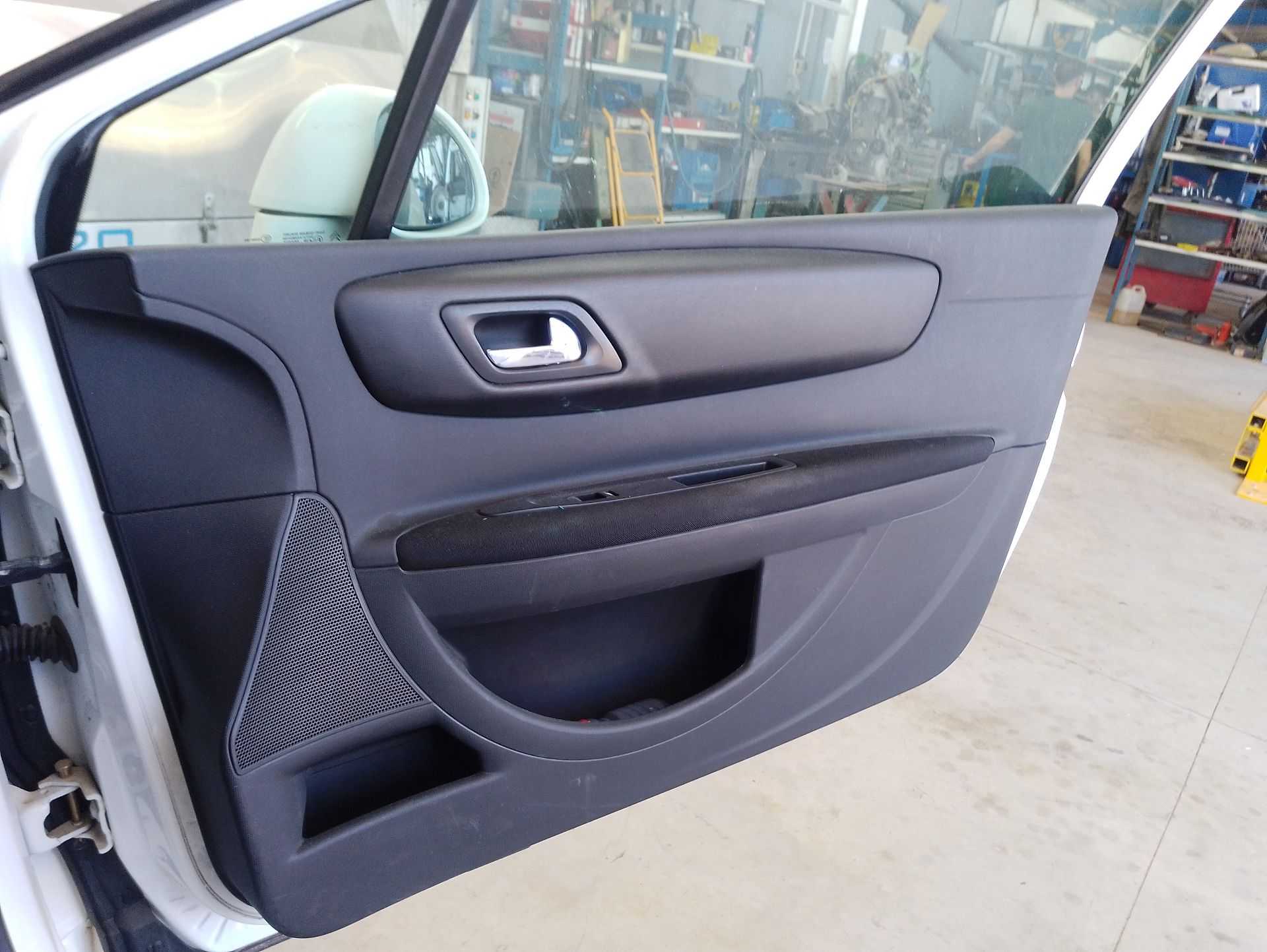 Recambio de guarnecido puerta delantera derecha para citroën c4 coupé (la_) 1.6 16v referencia OEM IAM   