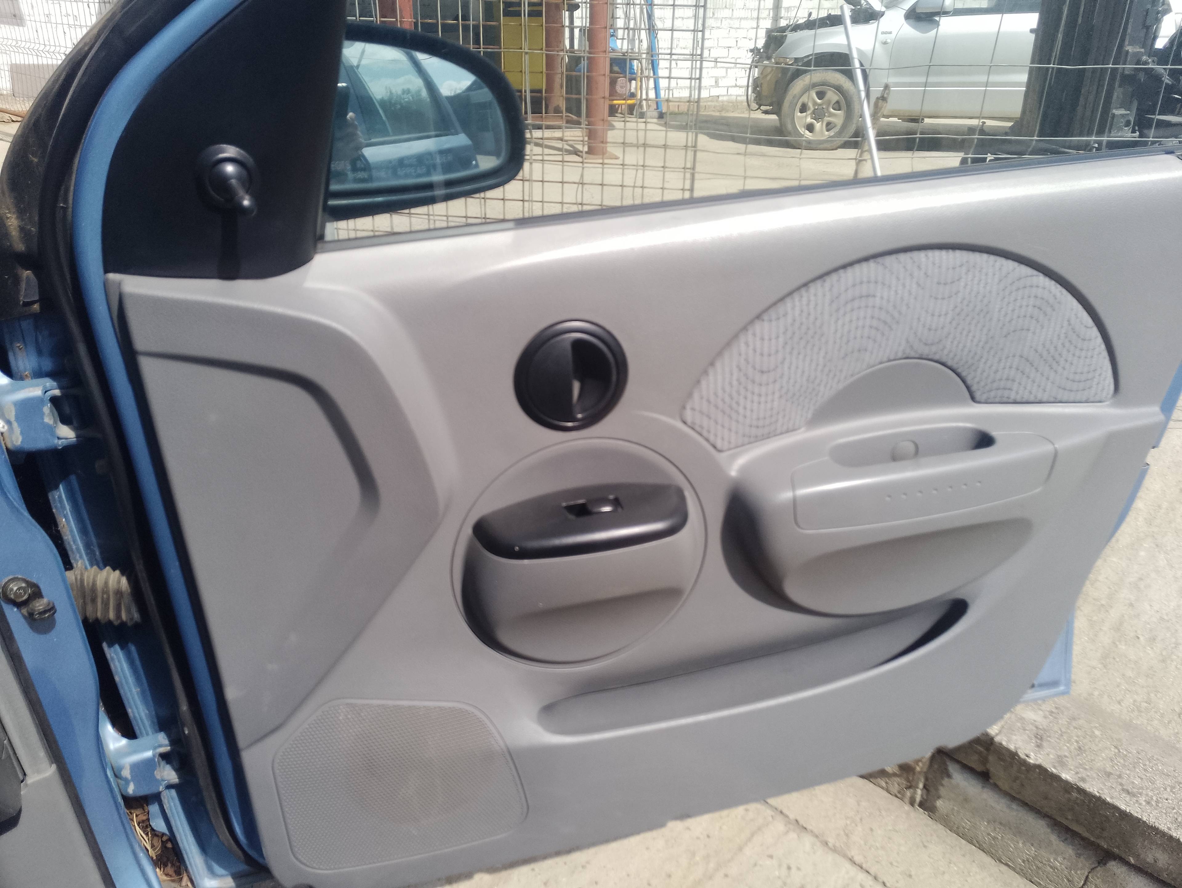 Recambio de guarnecido puerta delantera derecha para daewoo kalos 1.4 se referencia OEM IAM   