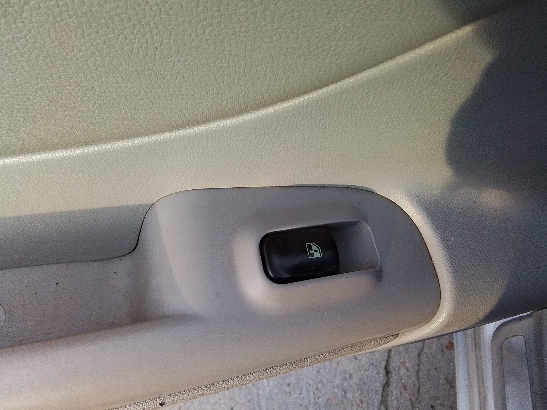 Recambio de mando elevalunas trasero izquierdo para hyundai sonata (nf) 2.0 crdi cat referencia OEM IAM   