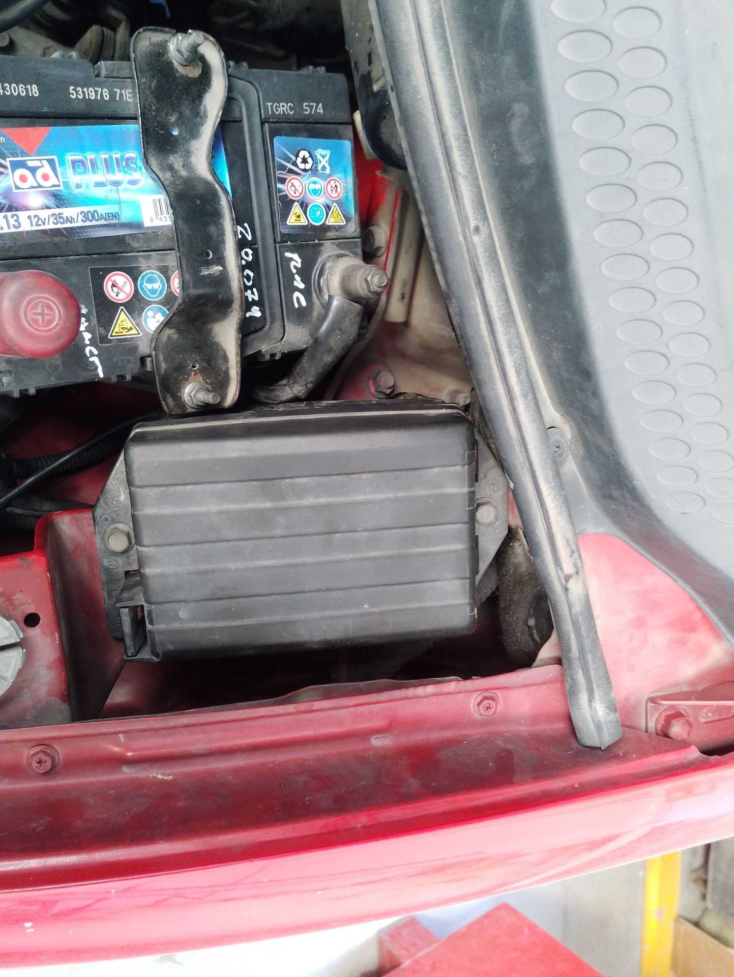 Recambio de caja reles / fusibles para chevrolet spark (m150) 0.8 referencia OEM IAM 95949016  