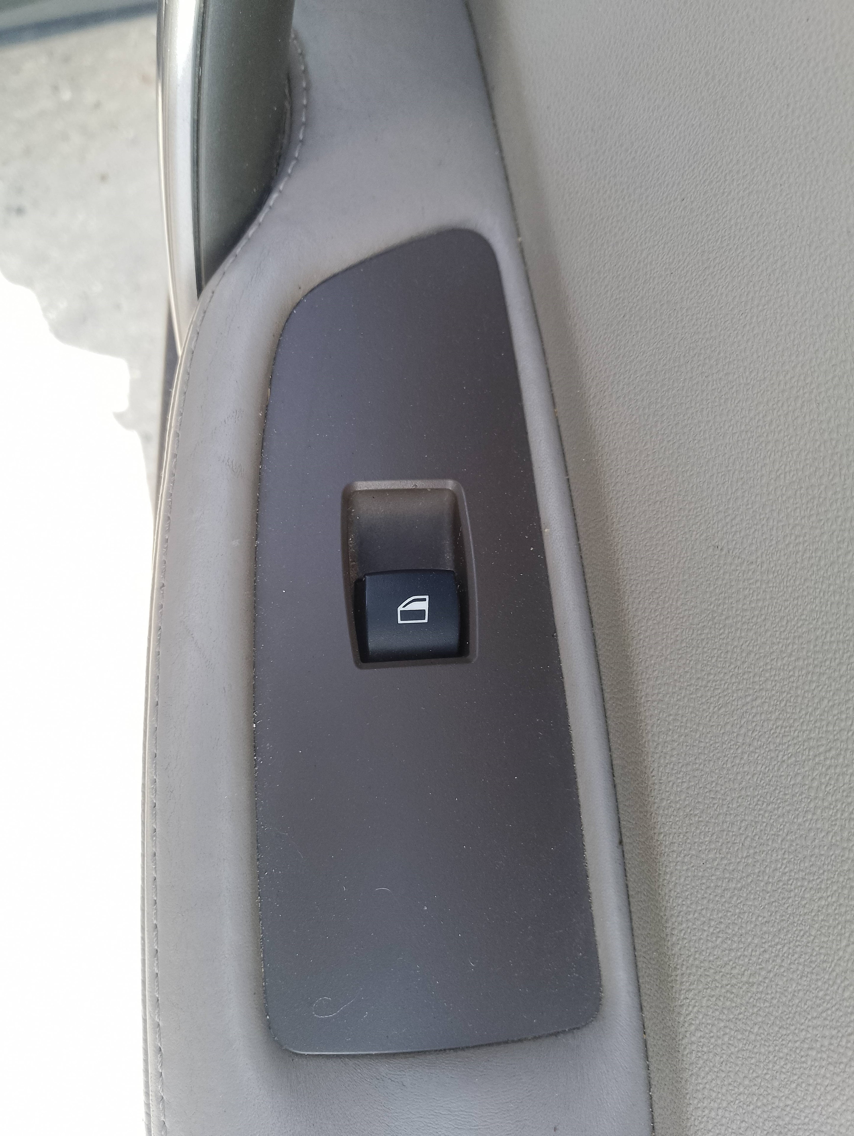 Recambio de mando elevalunas delantero derecho para bmw serie 1 berlina (e81/e87) 118d referencia OEM IAM   