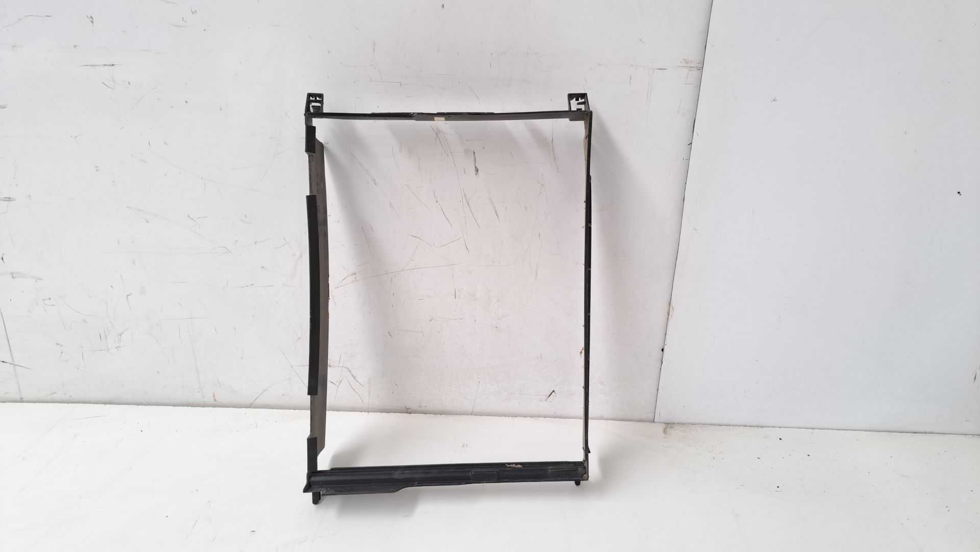 Recambio de deflector de radiador para dacia duster ii comfort referencia OEM IAM 215599932r  