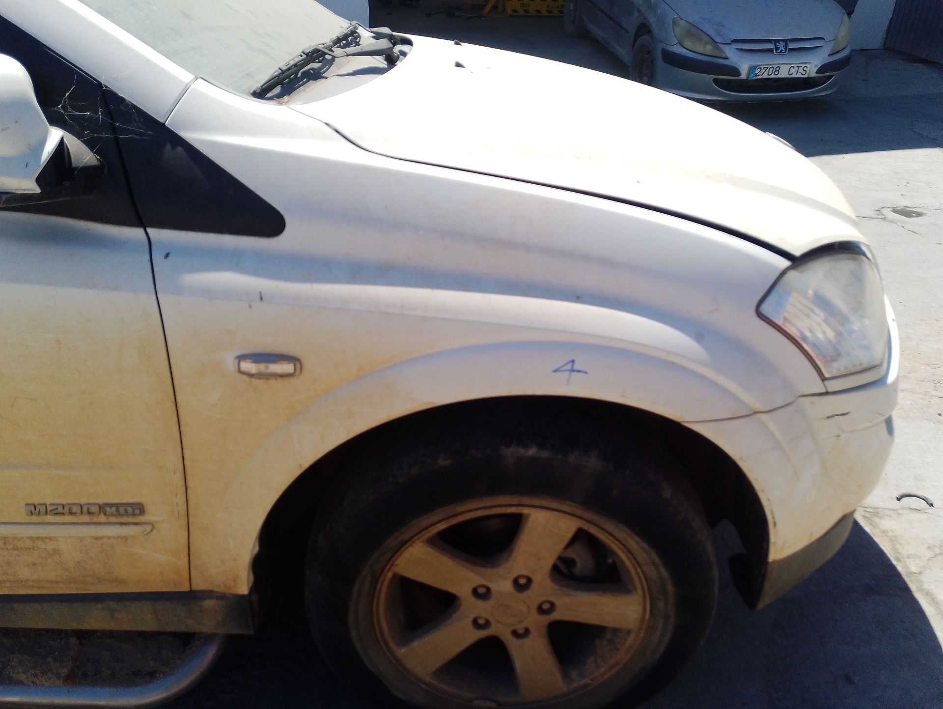 Recambio de aleta delantera derecha para ssangyong kyron 2.0 xdi referencia OEM IAM 5182109100  