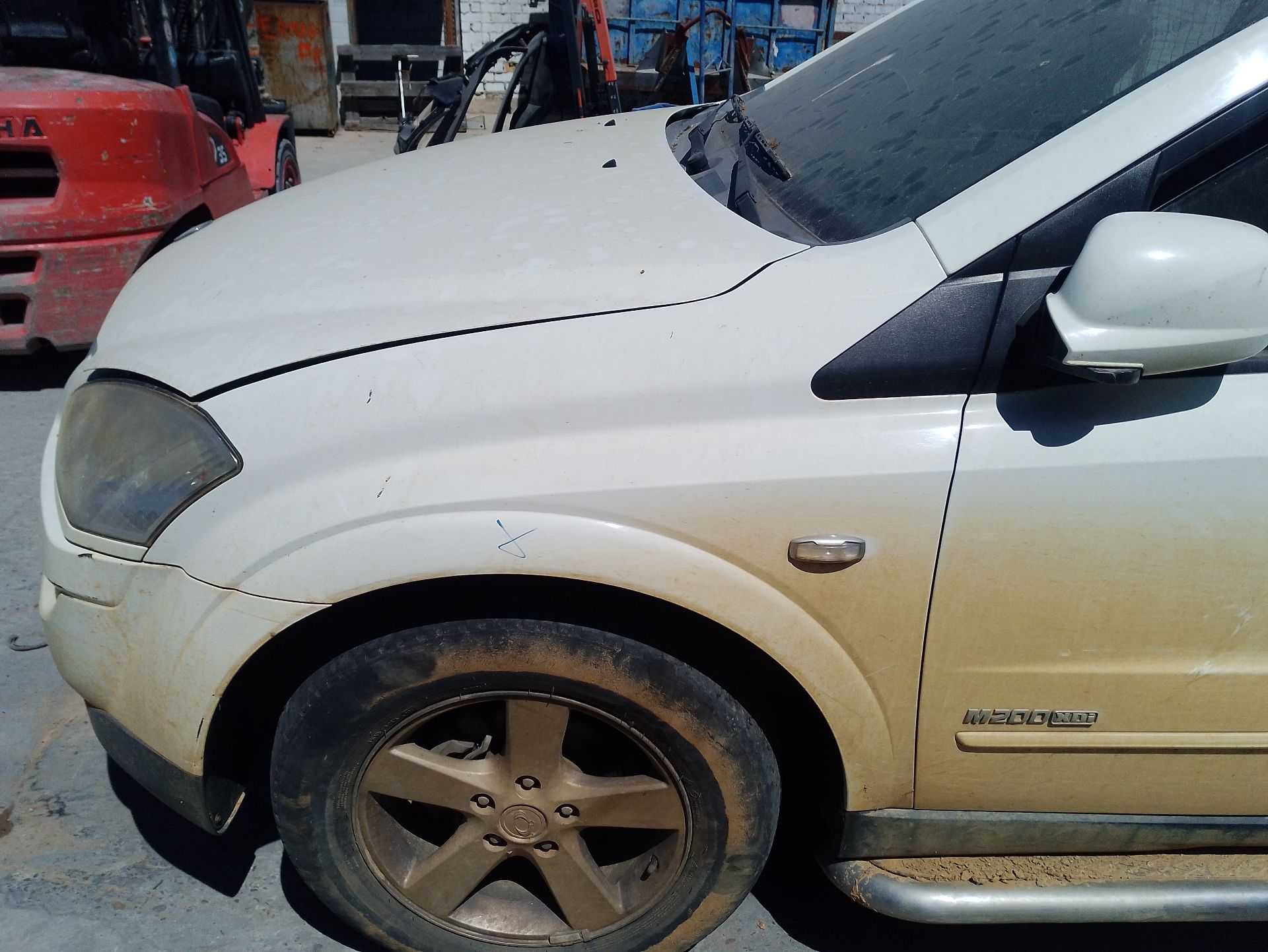 Recambio de aleta delantera izquierda para ssangyong kyron 2.0 xdi referencia OEM IAM 5181109100  