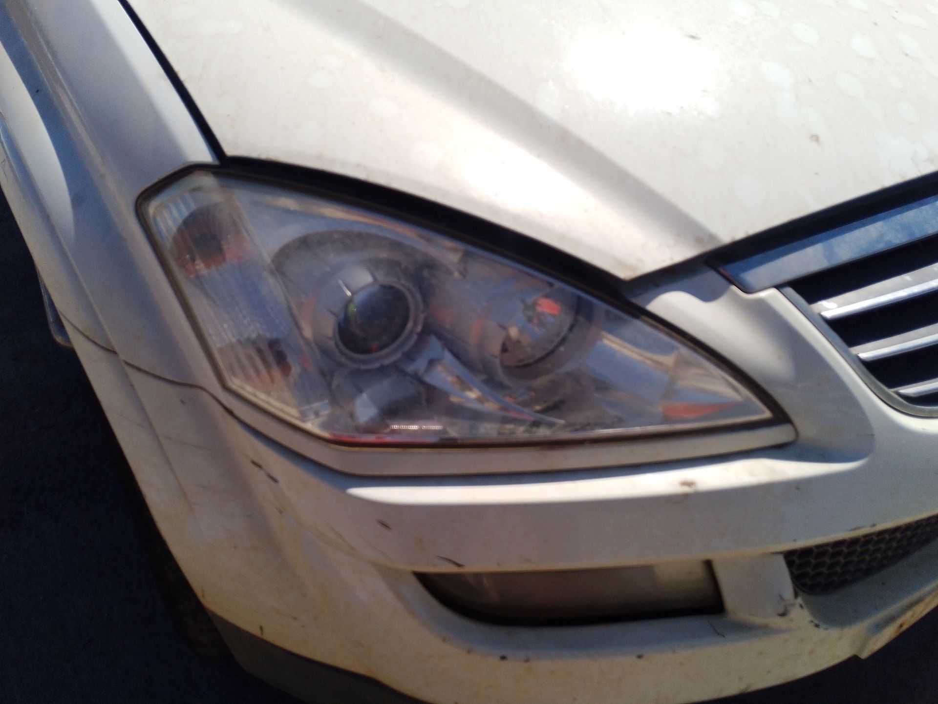 Recambio de faro derecho para ssangyong kyron 2.0 xdi referencia OEM IAM 8310209101  