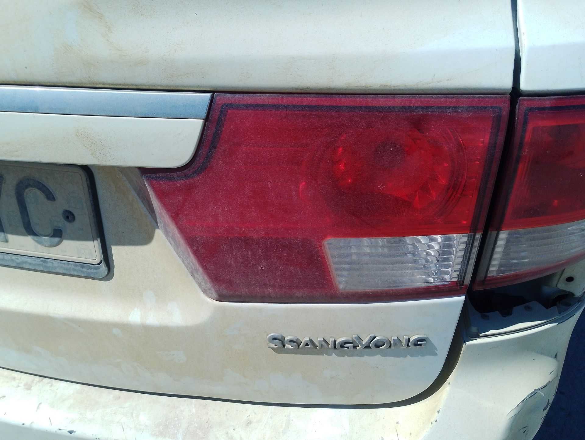 Recambio de piloto trasero derecho en porton para ssangyong kyron 2.0 xdi referencia OEM IAM 8360409101  