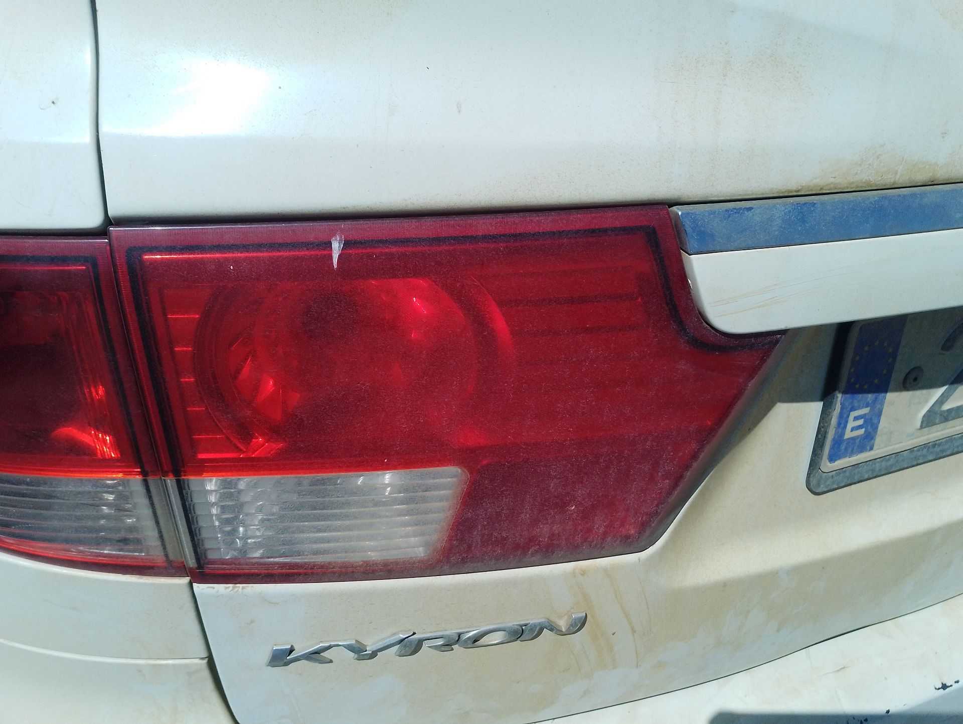 Recambio de piloto trasero izquierdo en porton para ssangyong kyron 2.0 xdi referencia OEM IAM 8360309001  