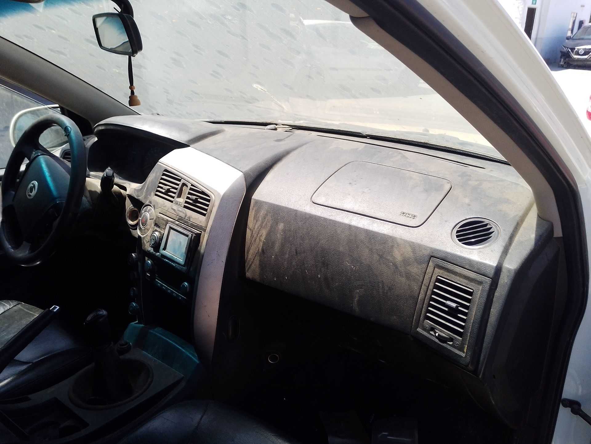 Recambio de salpicadero para ssangyong kyron 2.0 xdi referencia OEM IAM 7650A09500EAP  