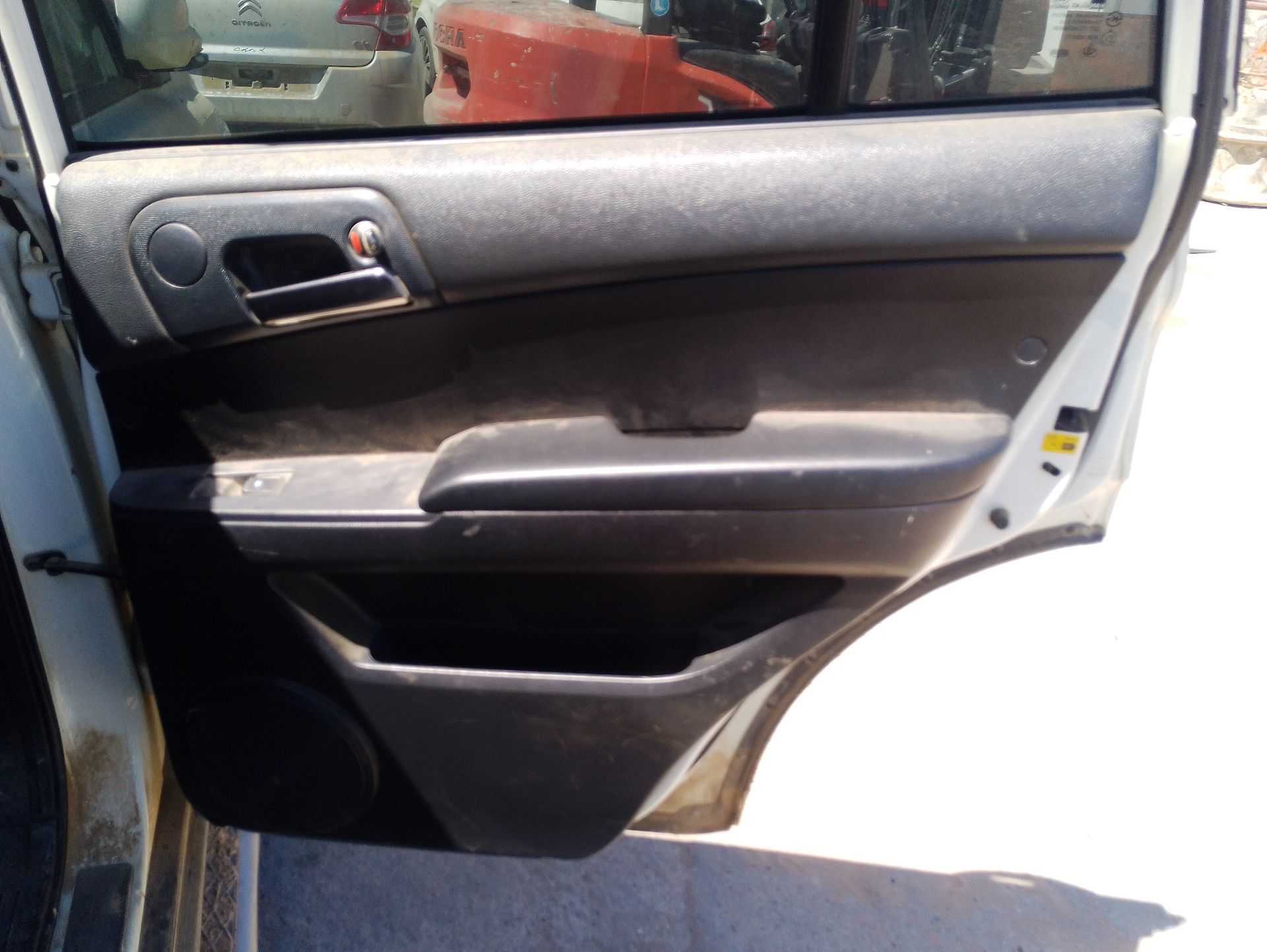 Recambio de guarnecido puerta trasera derecha para ssangyong kyron 2.0 xdi referencia OEM IAM   