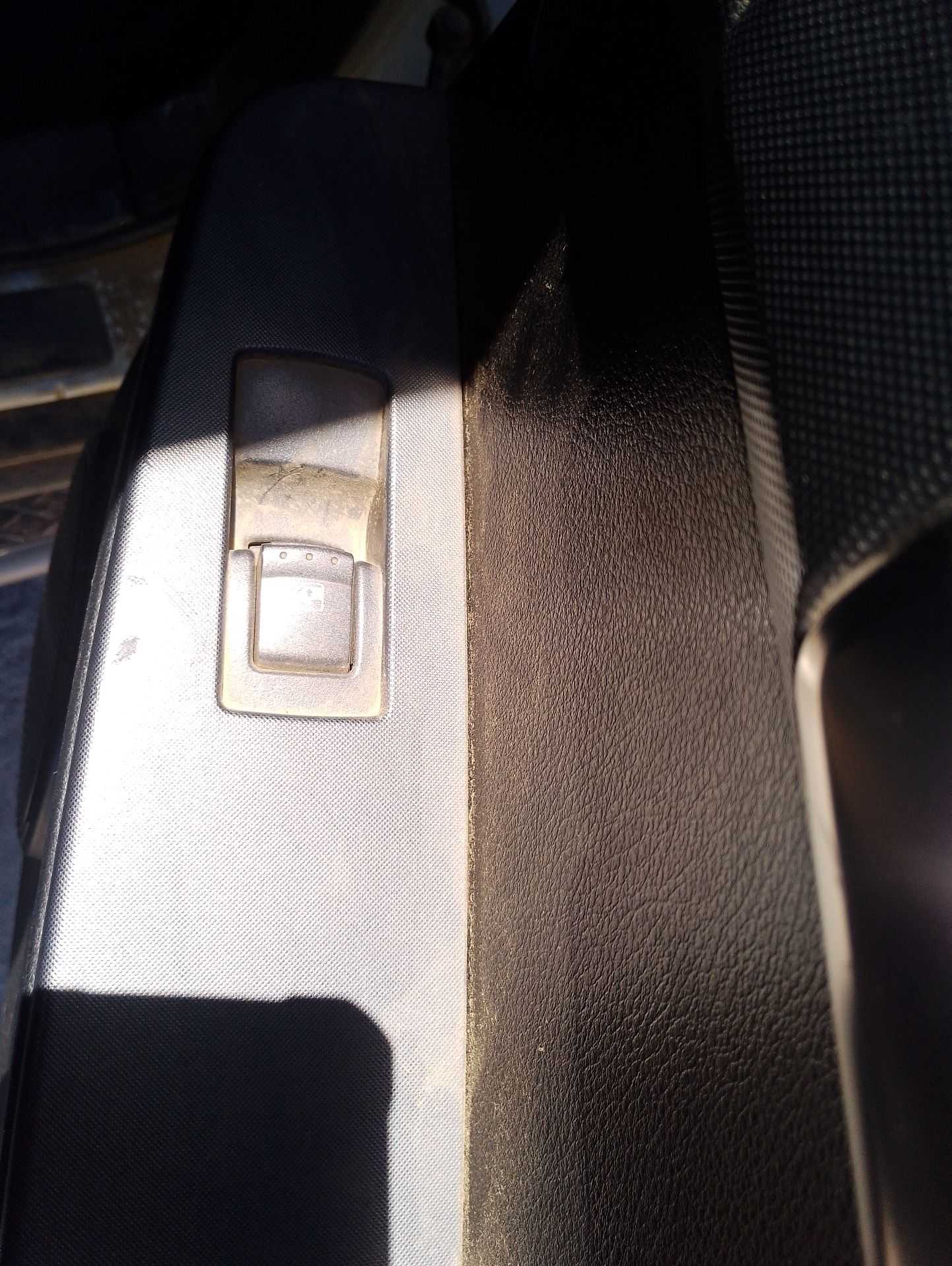 Recambio de mando elevalunas trasero derecho para ssangyong kyron 2.0 xdi referencia OEM IAM   