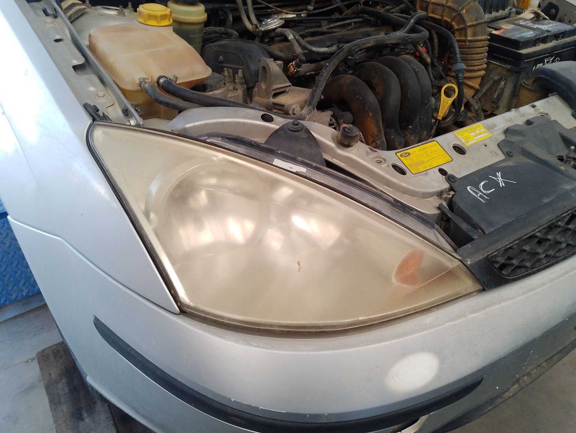 Recambio de faro derecho para ford focus i sedán (dfw) 1.6 16v referencia OEM IAM 1152096  