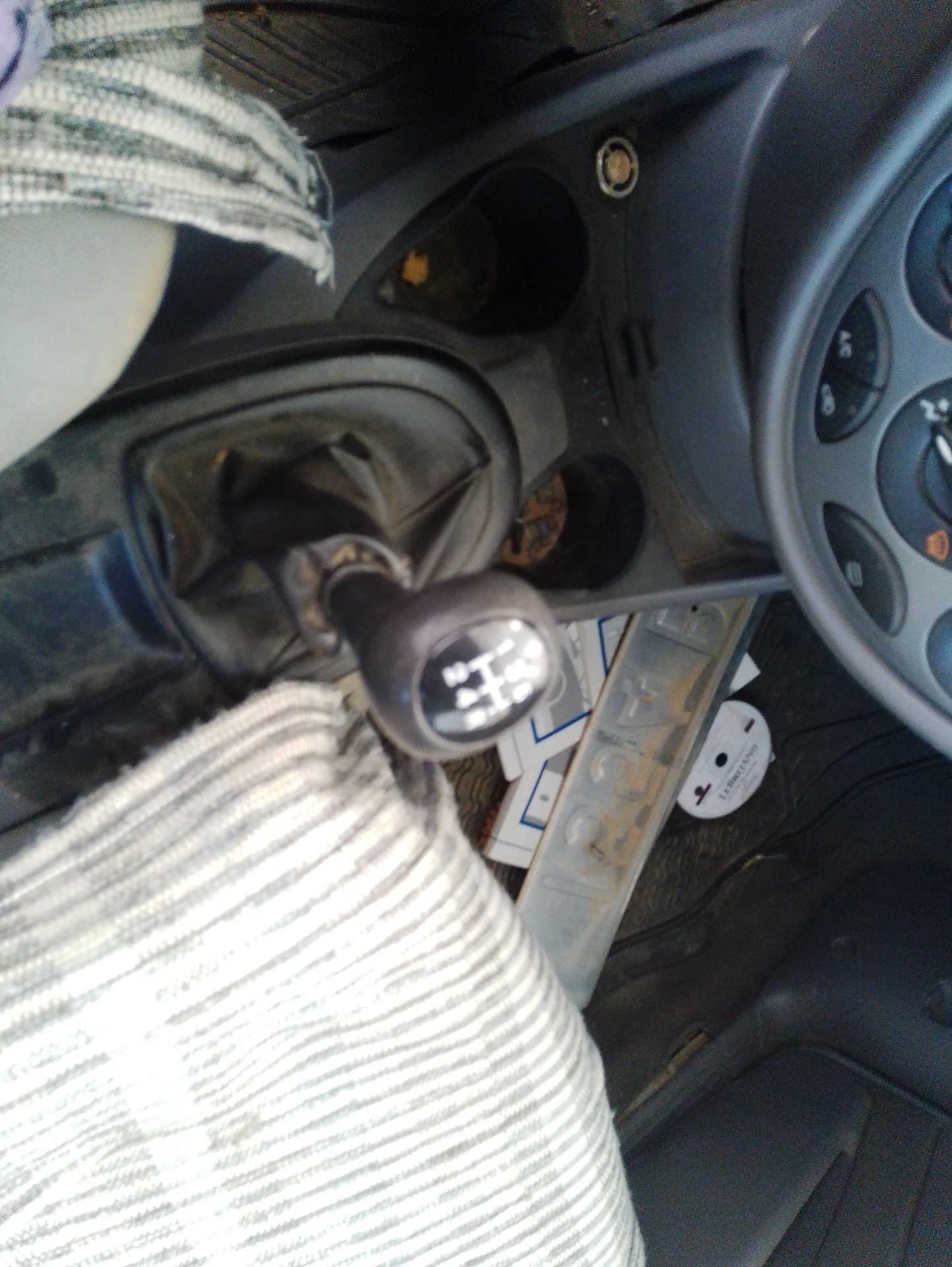 Recambio de palanca cambio para ford focus i sedán (dfw) 1.6 16v referencia OEM IAM 1093061 / 1093046  
