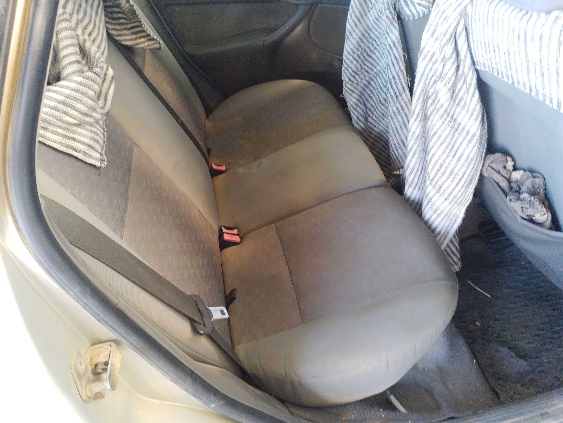 Recambio de asientos traseros para ford focus i sedán (dfw) 1.6 16v referencia OEM IAM   