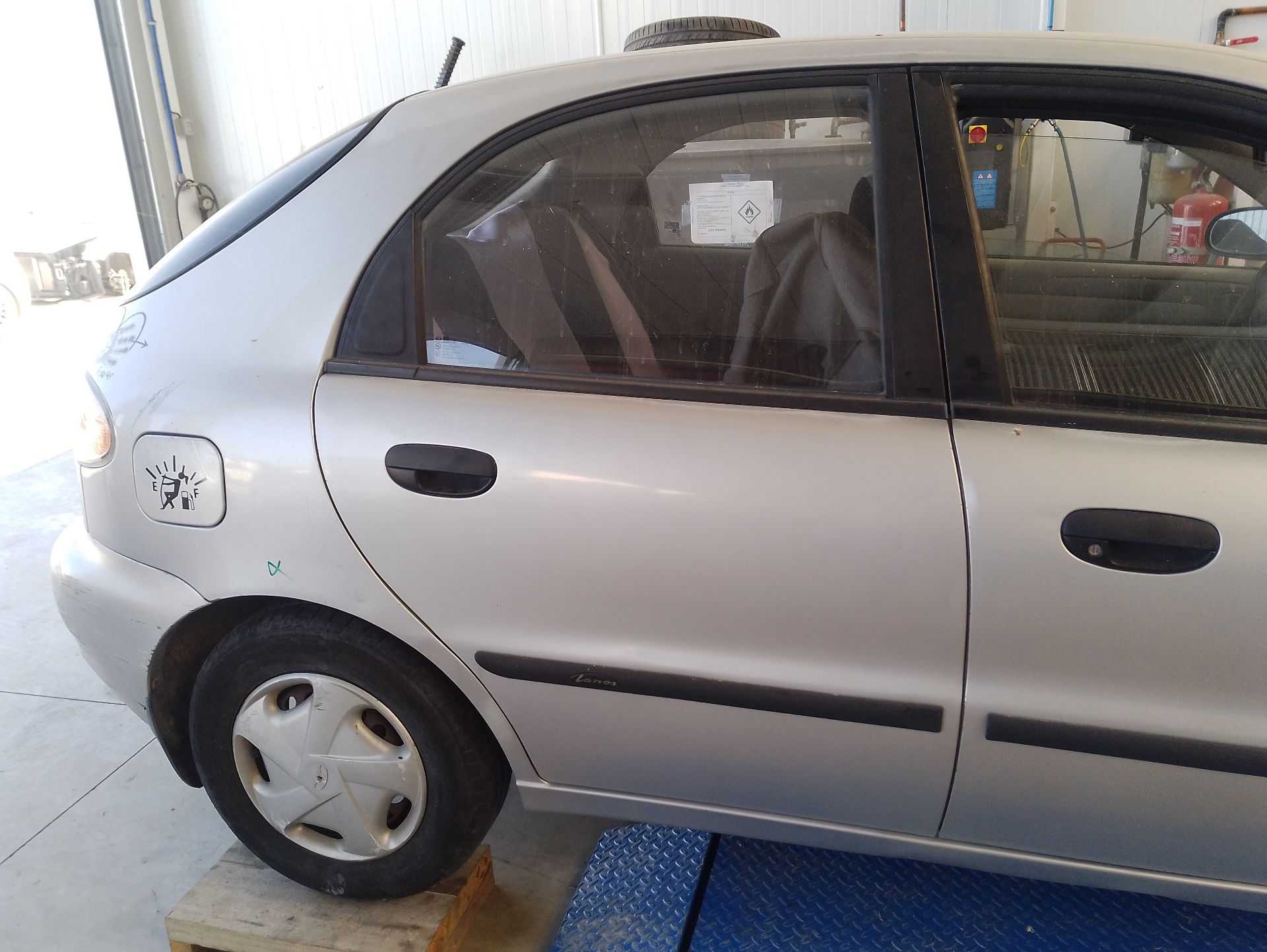 Recambio de puerta trasera derecha para daewoo lanos (klat) 1.3 referencia OEM IAM 96303929  