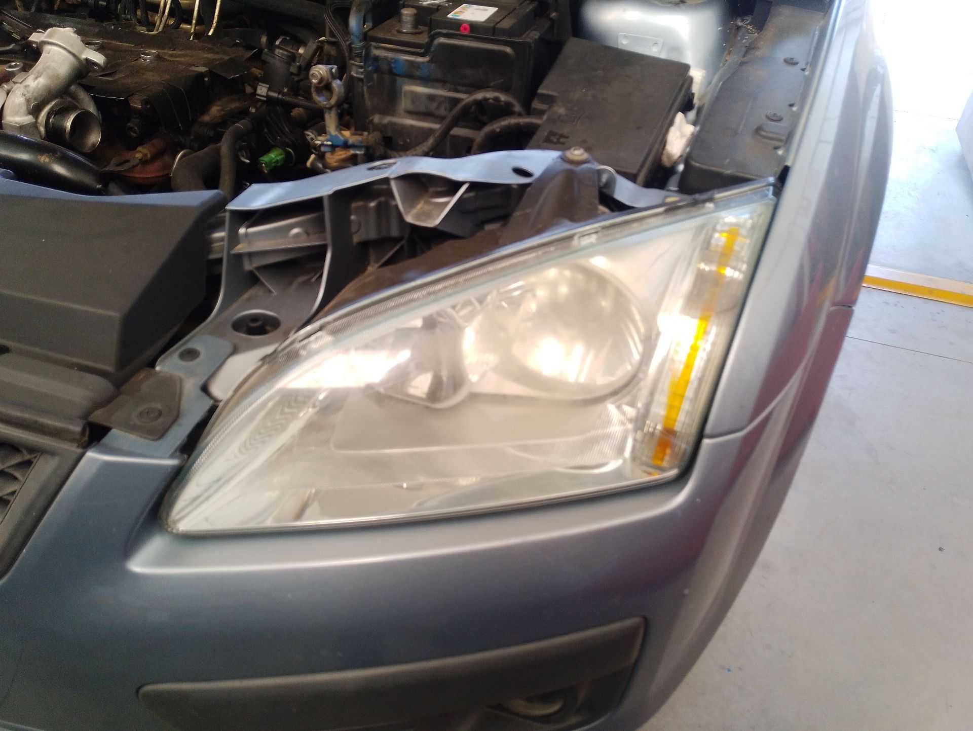 Recambio de faro izquierdo para ford focus ii descapotable 2.0 tdci referencia OEM IAM 1480990  