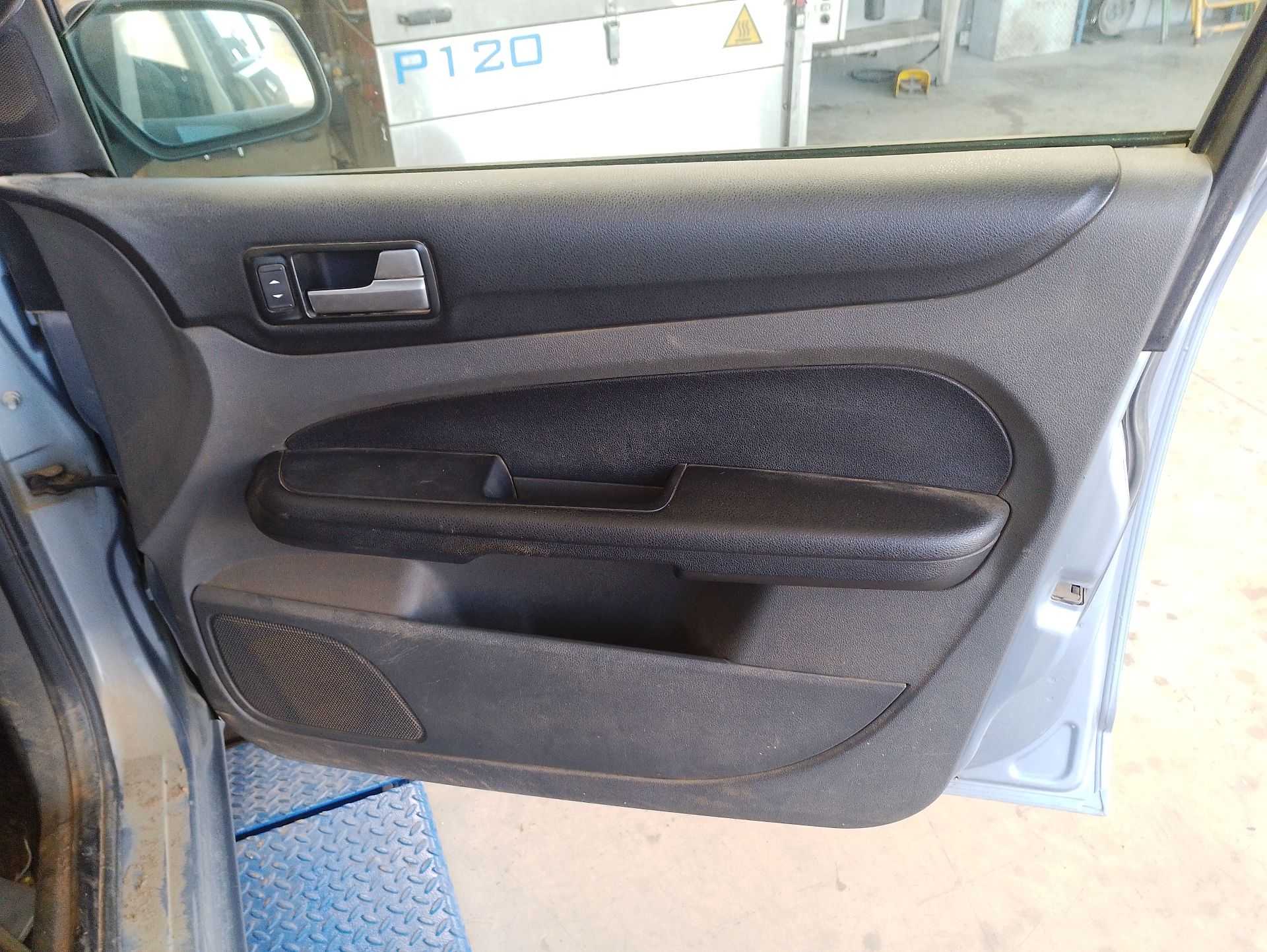 Recambio de guarnecido puerta delantera derecha para ford focus ii descapotable 2.0 tdci referencia OEM IAM   