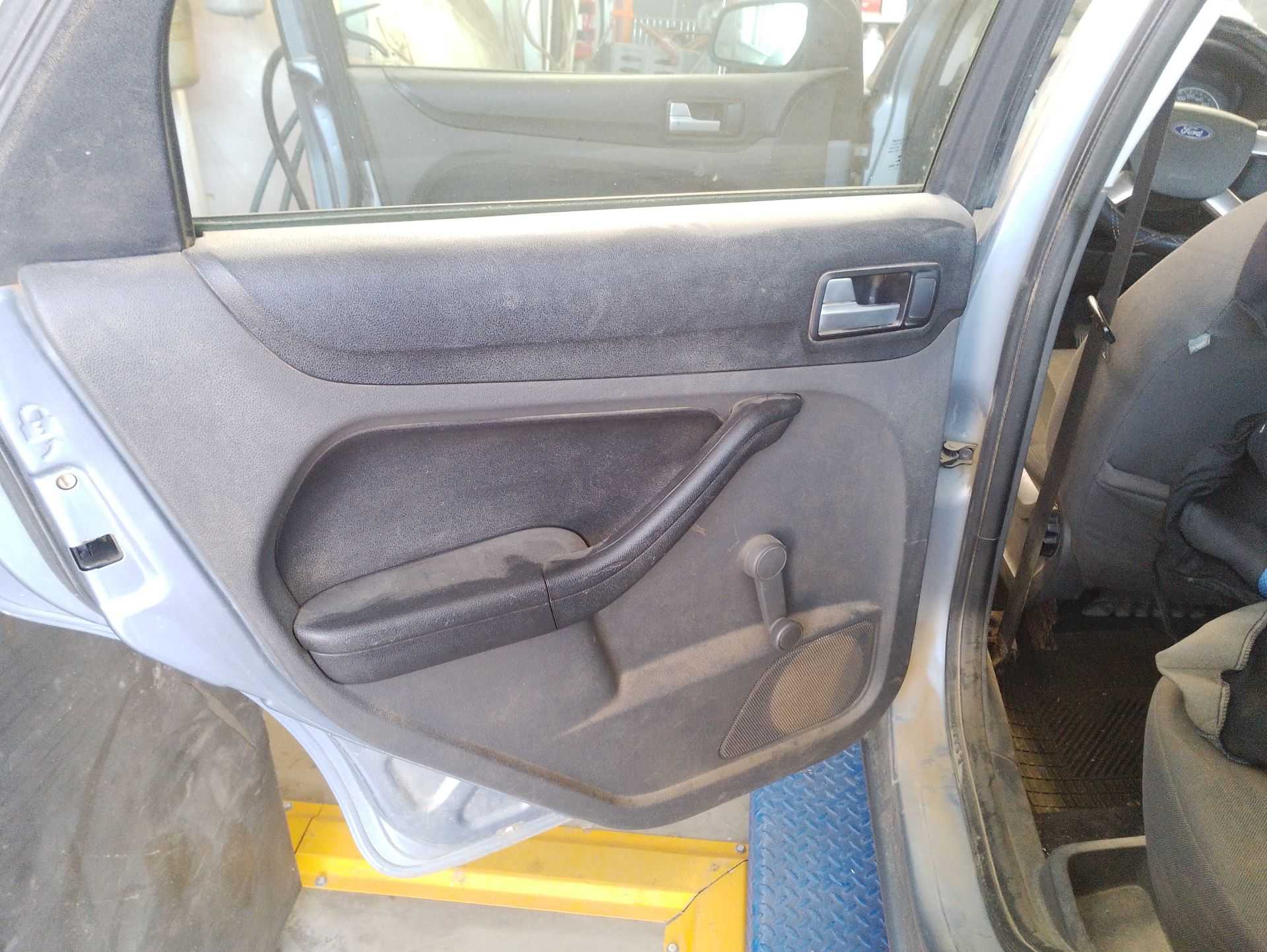 Recambio de guarnecido puerta trasera izquierda para ford focus ii descapotable 2.0 tdci referencia OEM IAM   