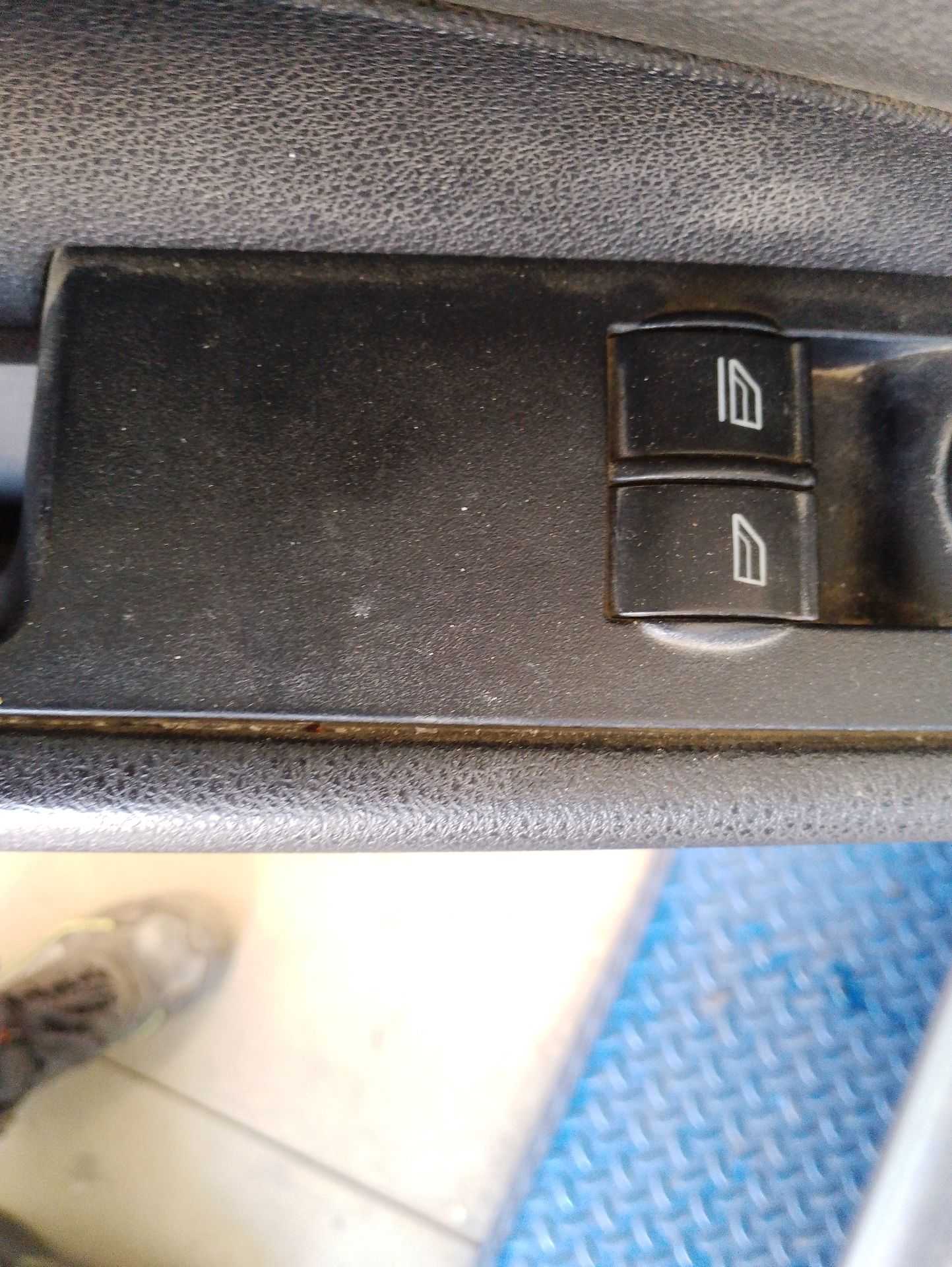 Recambio de mando elevalunas delantero izquierdo para ford focus ii descapotable 2.0 tdci referencia OEM IAM 1474427  
