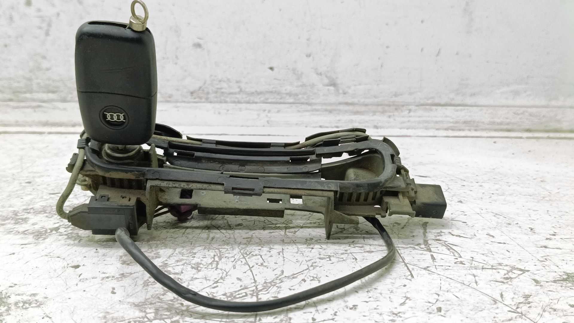 Recambio de bombin puerta delantera izquierda para audi a4 berlina (b5) 1.9 tdi referencia OEM IAM 8L48370637  