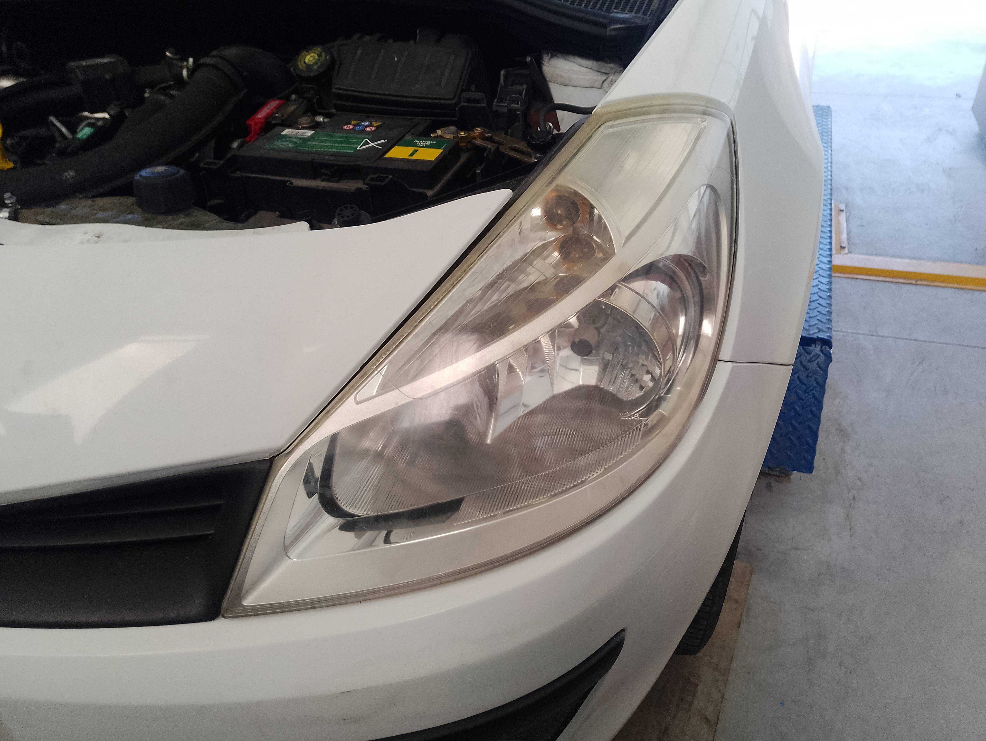 Recambio de faro izquierdo para renault clio iii referencia OEM IAM E2082804062 088947 