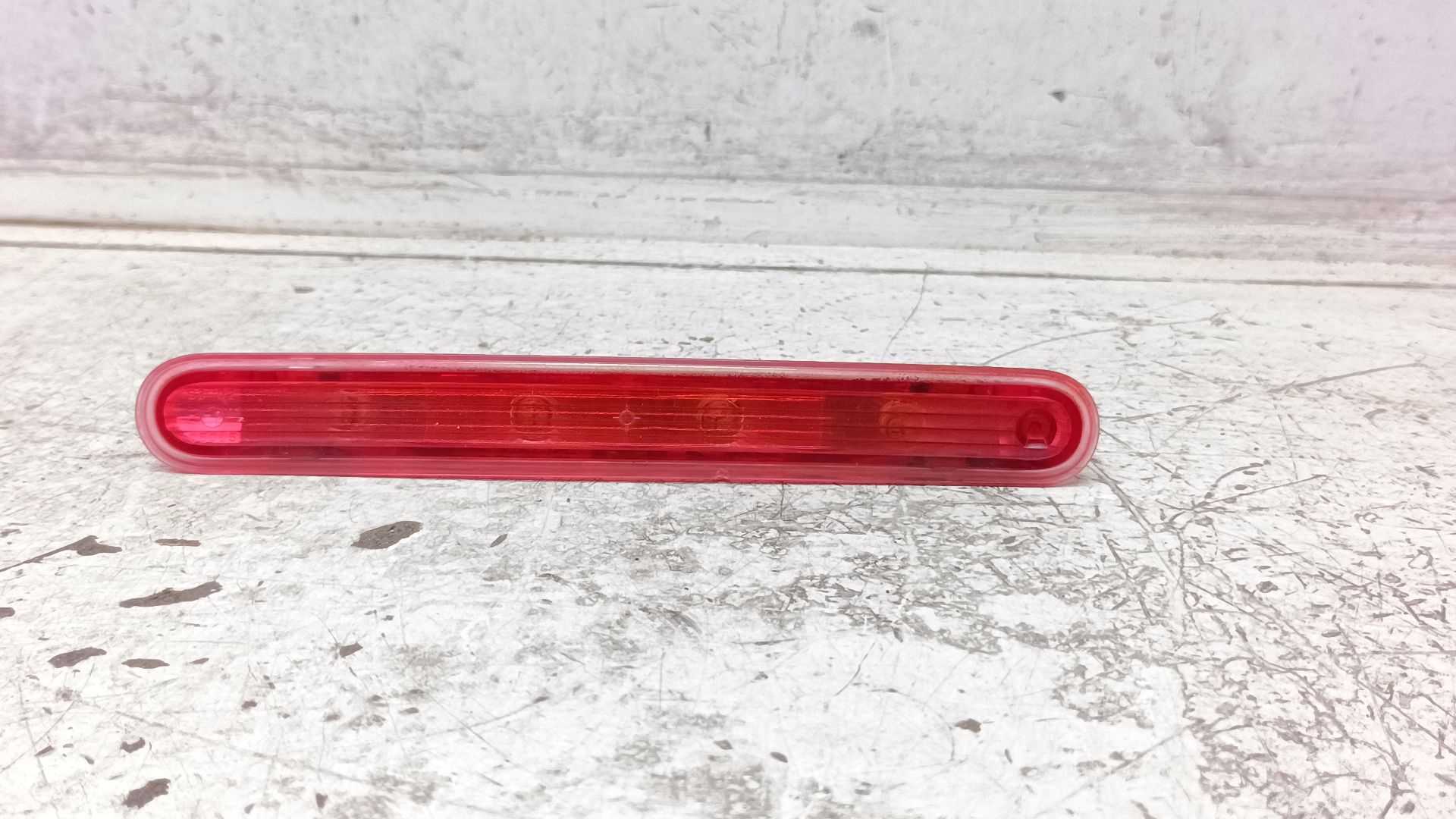 Recambio de piloto central de freno para peugeot 207 sw confort referencia OEM IAM 9649986880  