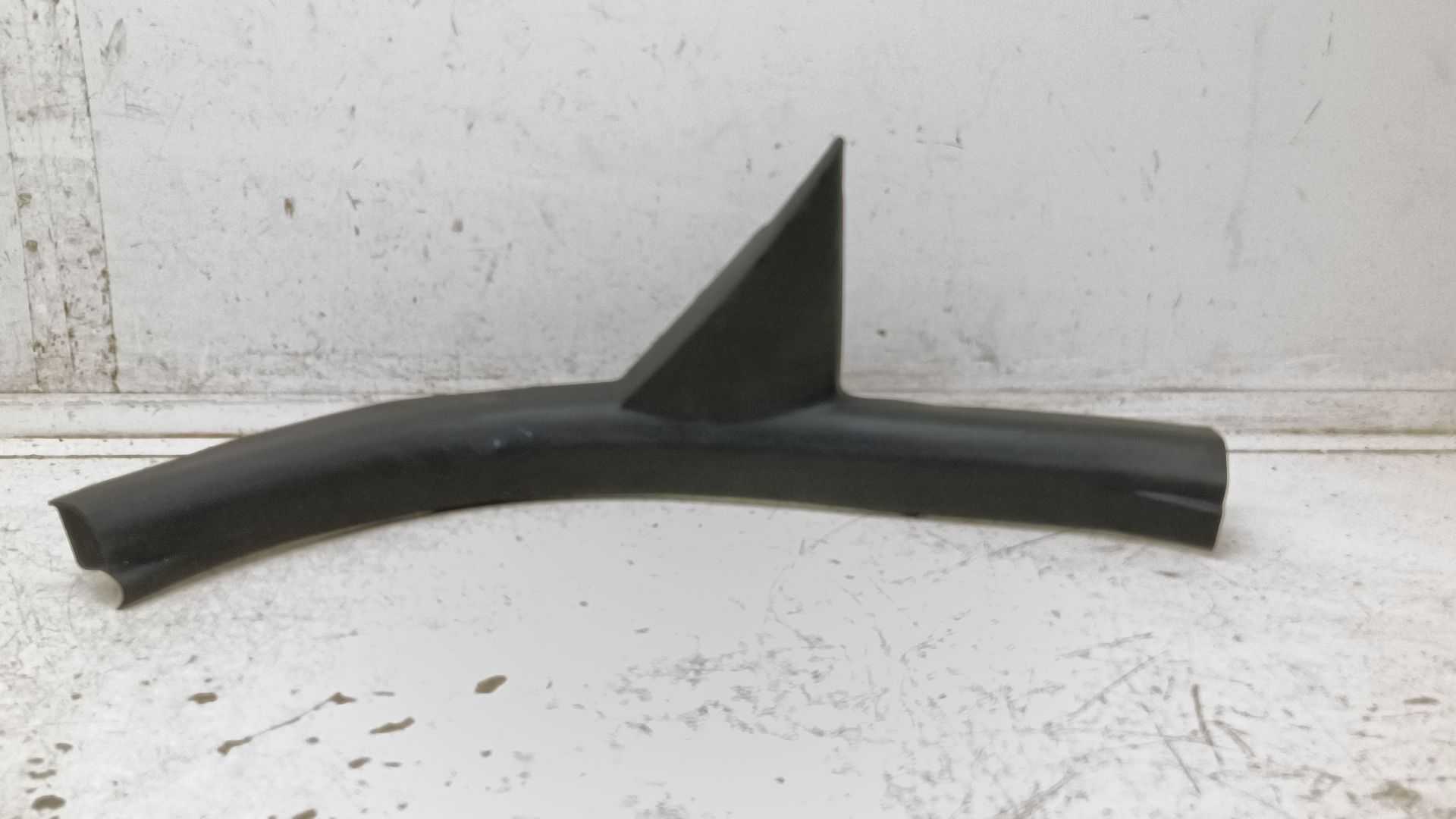 Recambio de moldura interior para toyota avensis (t27) 2.0 d-4d cat referencia OEM IAM 6791705060  