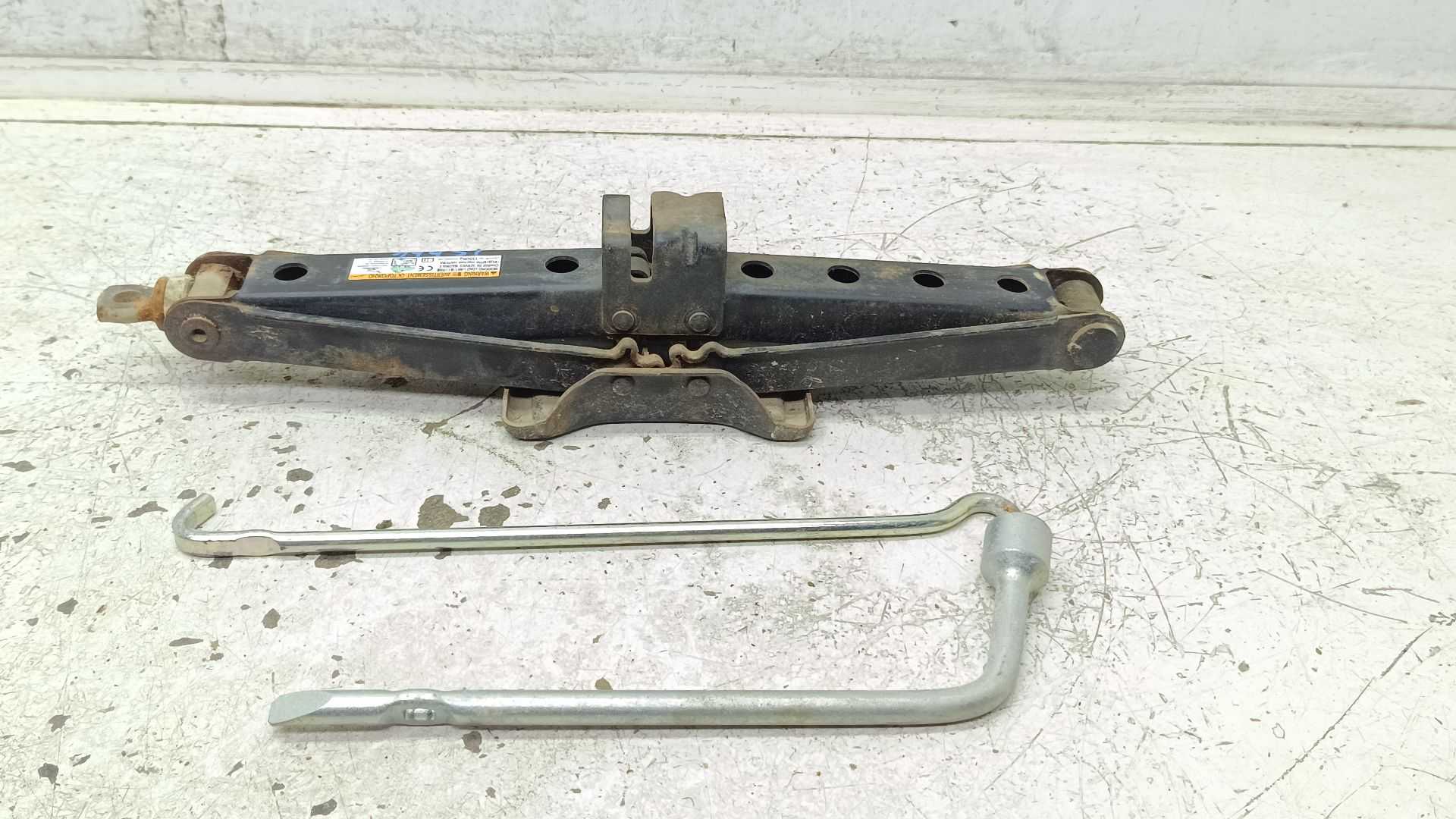 Recambio de gato para toyota rav 4 advance hybrid referencia OEM IAM   