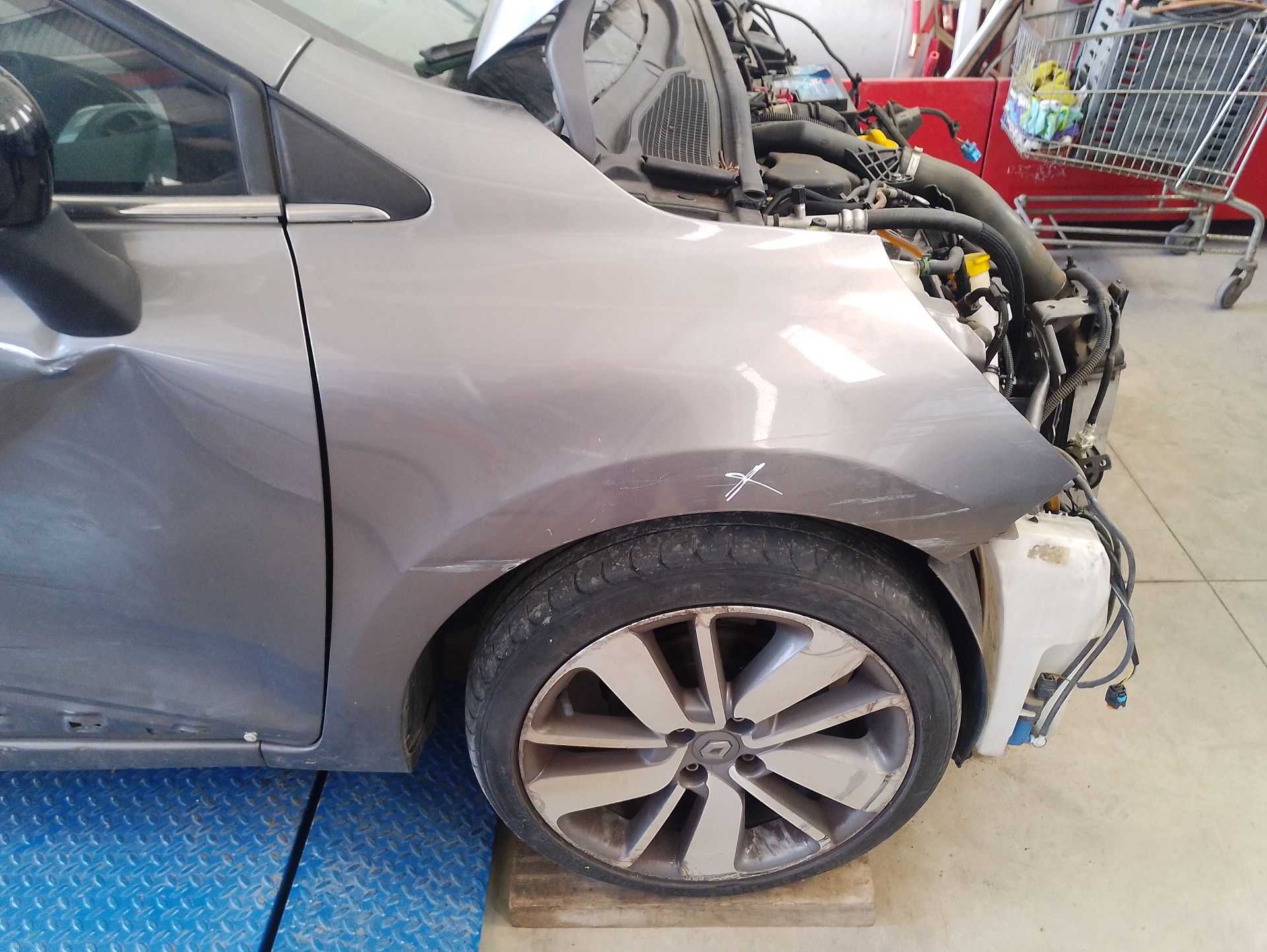 Recambio de aleta delantera derecha para renault clio iv (bh_) 1.5 dci 90 referencia OEM IAM 631002841R  