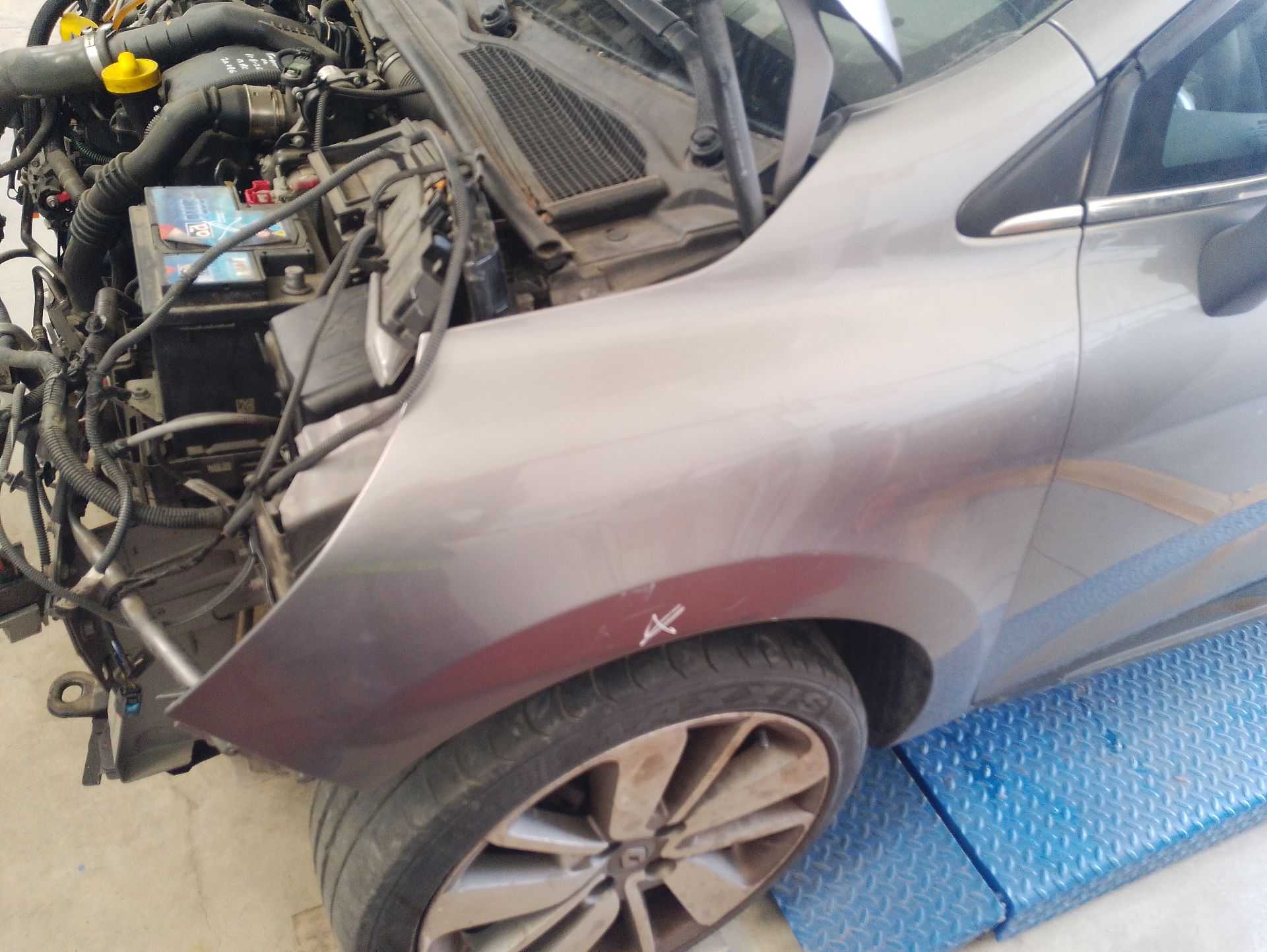 Recambio de aleta delantera izquierda para renault clio iv (bh_) 1.5 dci 90 referencia OEM IAM 631017984R  