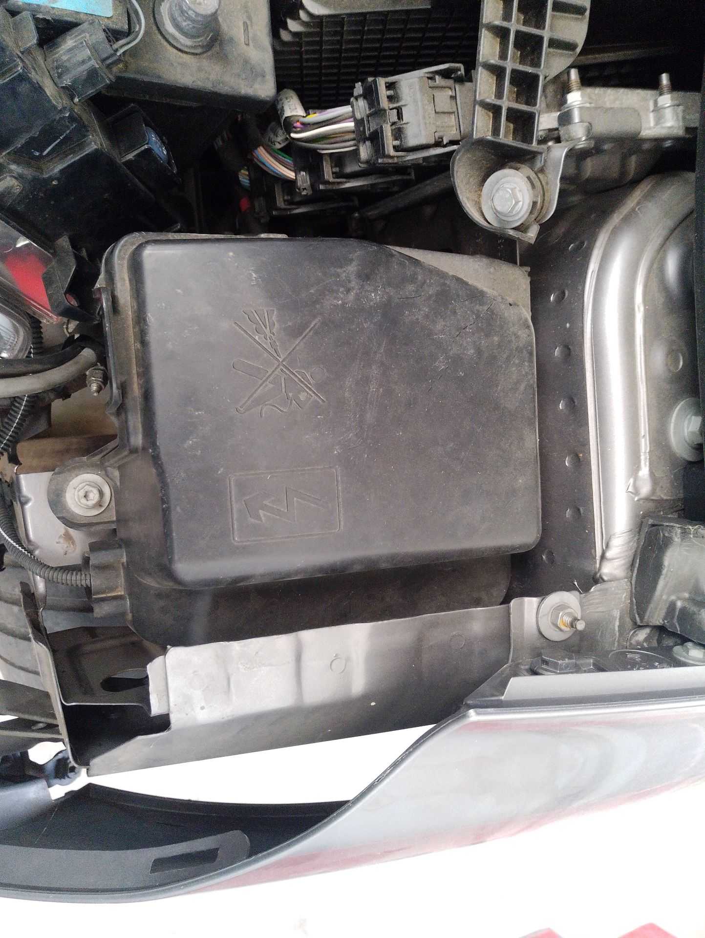 Recambio de caja reles / fusibles para renault clio iv (bh_) 1.5 dci 90 referencia OEM IAM 284B14267R  