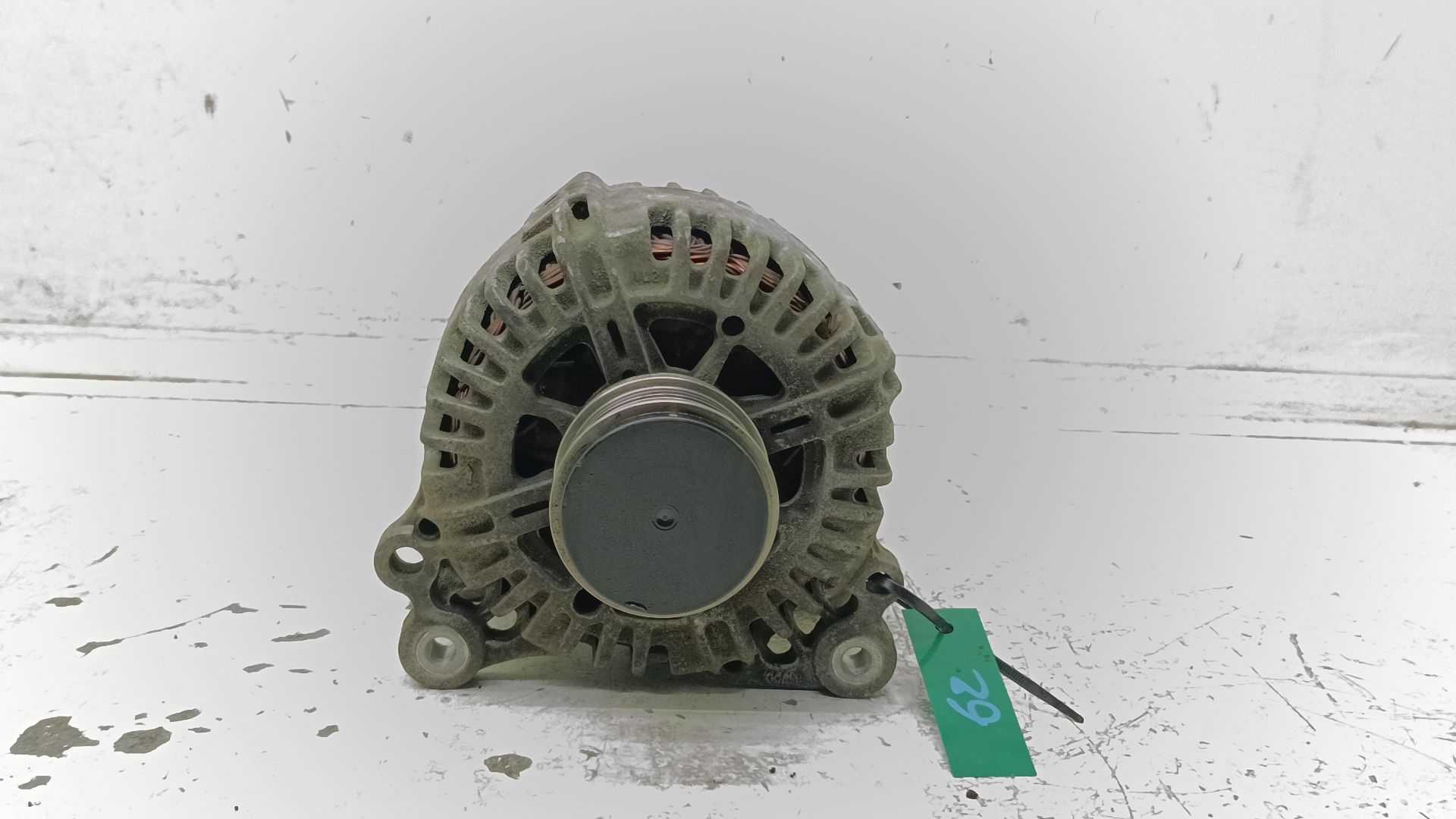 Recambio de alternador para volkswagen golf v (1k1) 1.9 tdi referencia OEM IAM 06F903023C / 06F903023FX 06F903023F / 06F903023FX