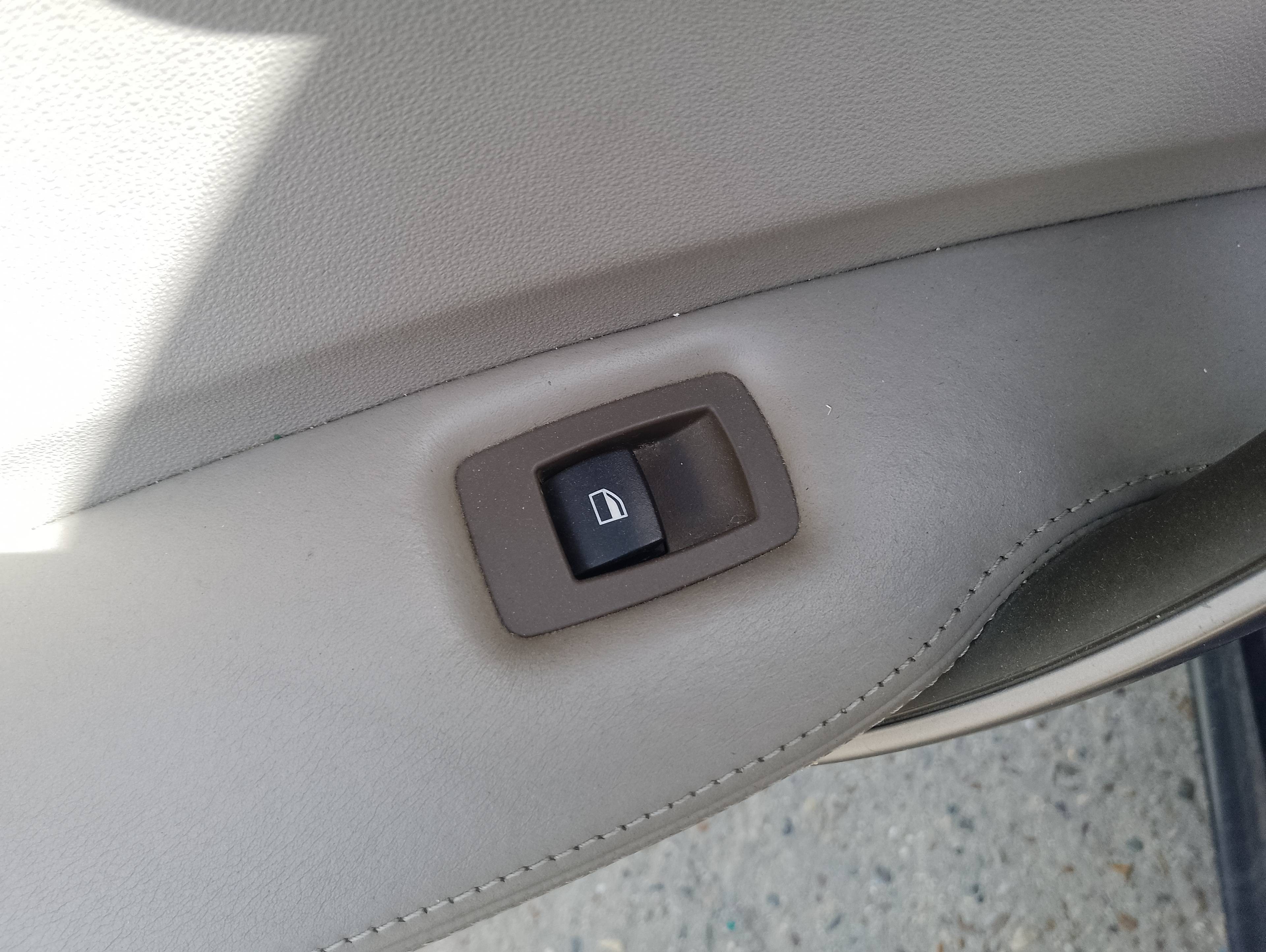 Recambio de mando elevalunas trasero izquierdo para bmw serie 1 berlina (e81/e87) 118d referencia OEM IAM   