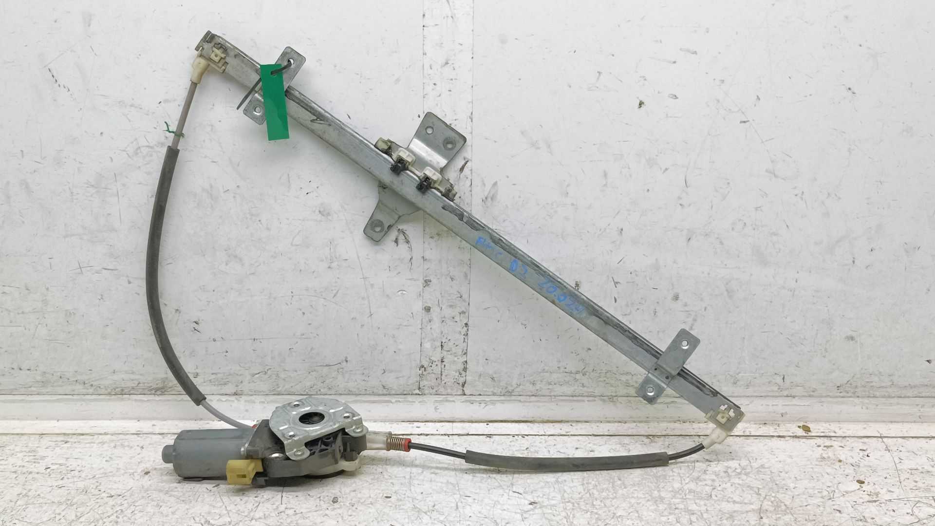 Recambio de elevalunas delantero izquierdo para nissan terrano ii (r20) 2.7 tdi 4wd referencia OEM IAM 807010F005  