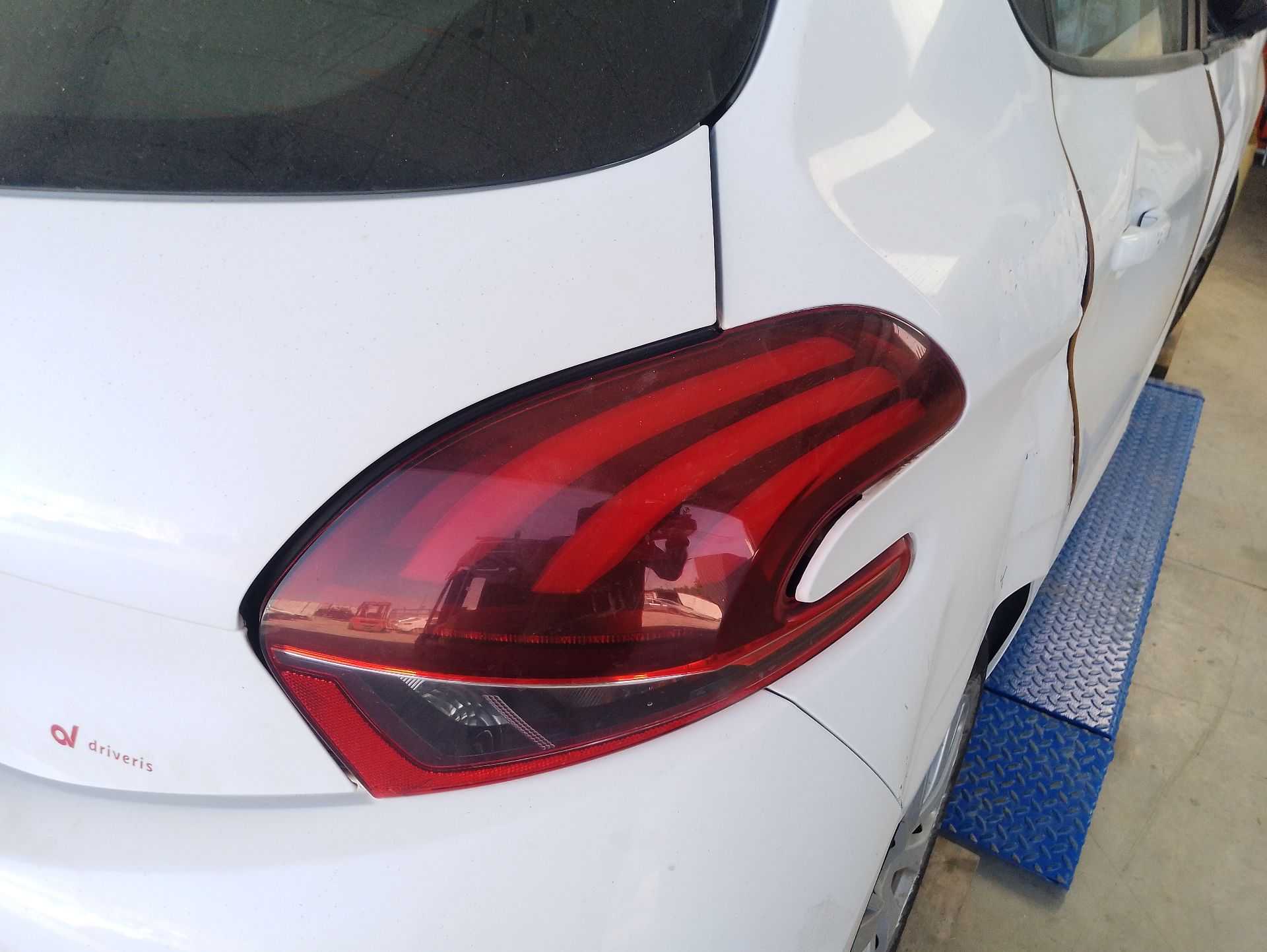 Recambio de piloto trasero derecho para peugeot 208 i (ca_, cc_) 1.6 hdi / bluehdi 75 referencia OEM IAM 9825601180  