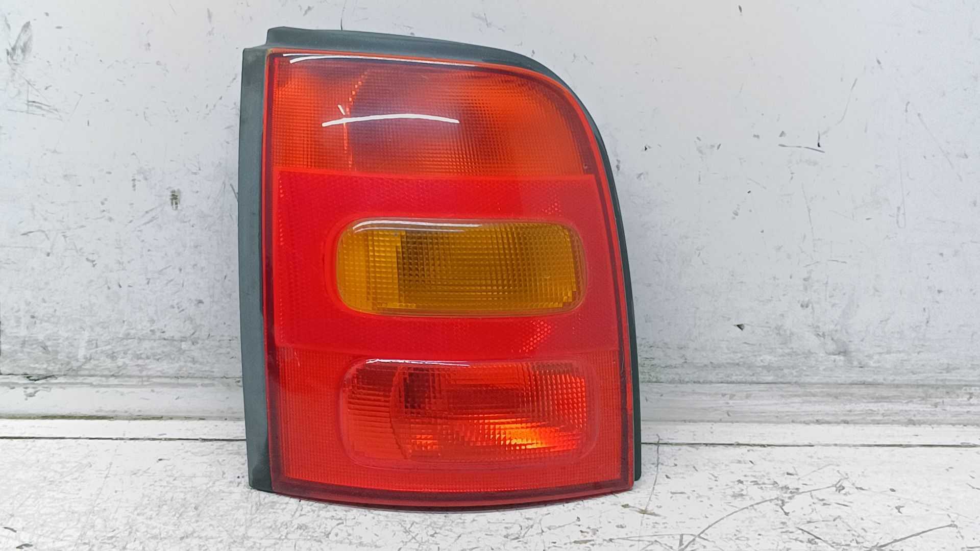 Recambio de piloto trasero izquierdo para nissan micra (k11) 1.0 16v cat referencia OEM IAM 265556F600  