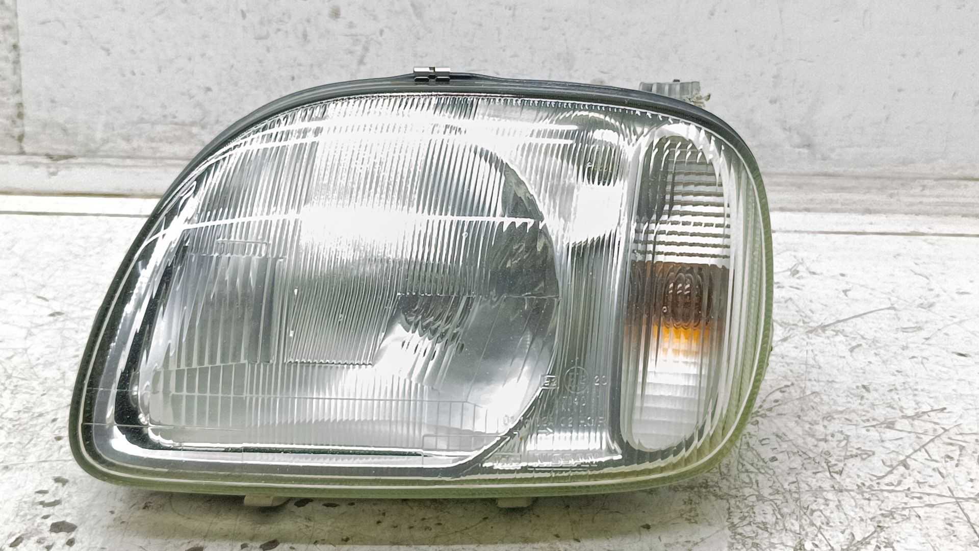 Recambio de faro izquierdo para nissan micra (k11) 1.0 16v cat referencia OEM IAM E2207140  