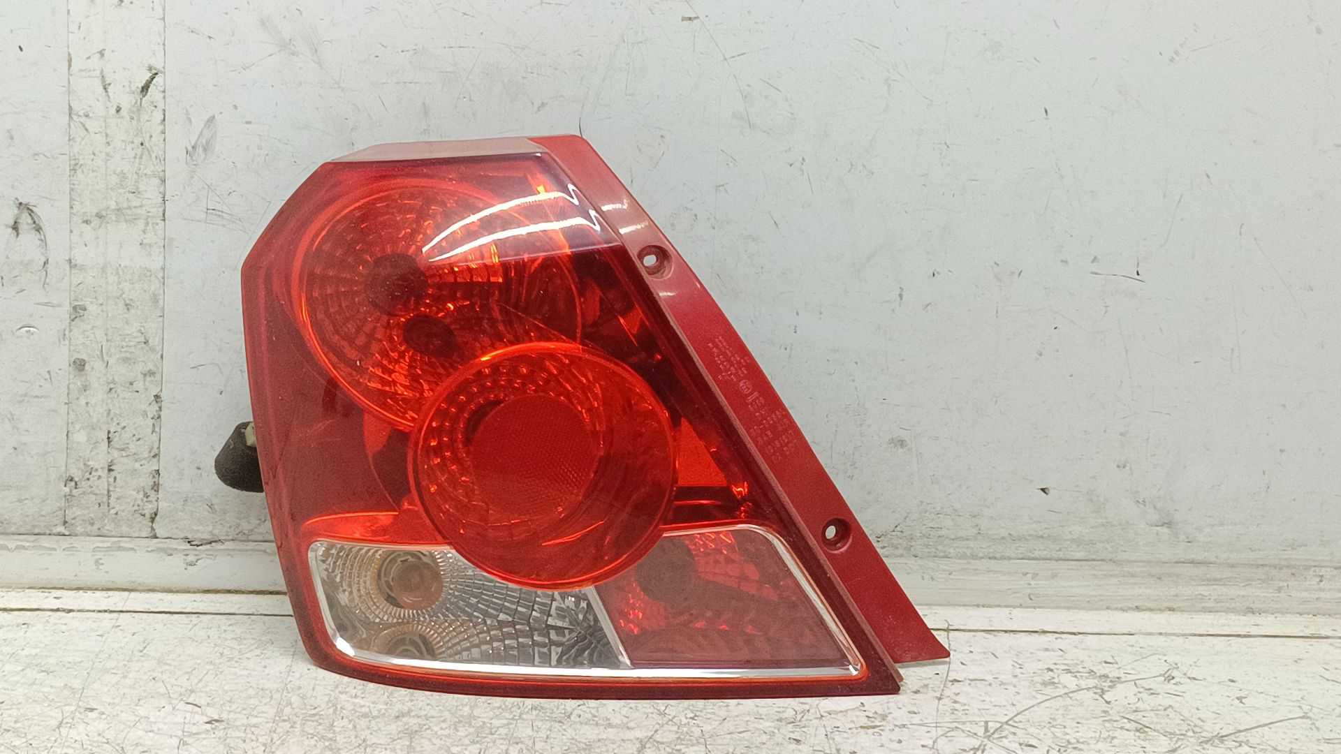 Recambio de piloto trasero izquierdo para chevrolet kalos 1.2 s (d/a) referencia OEM IAM 300266L  