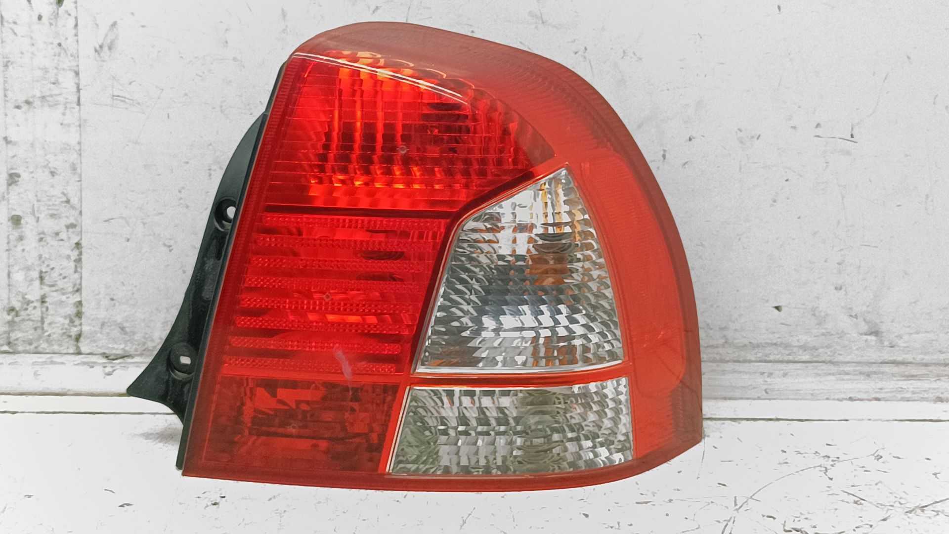 Recambio de piloto trasero derecho para kia shuma ii 1.6 cat referencia OEM IAM   