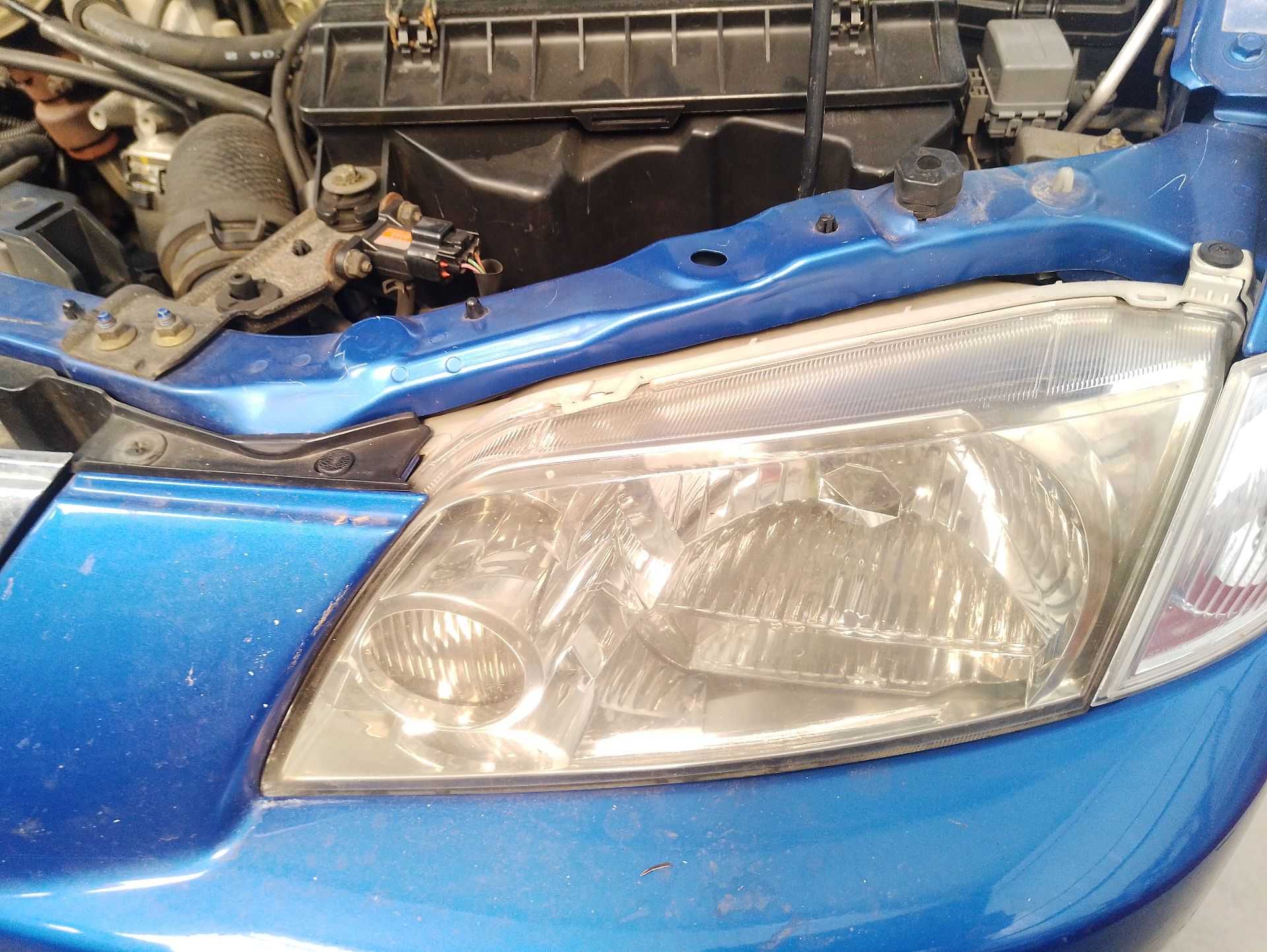 Recambio de faro izquierdo para mazda premacy (cp) 2.0 td referencia OEM IAM CB07510L0C  
