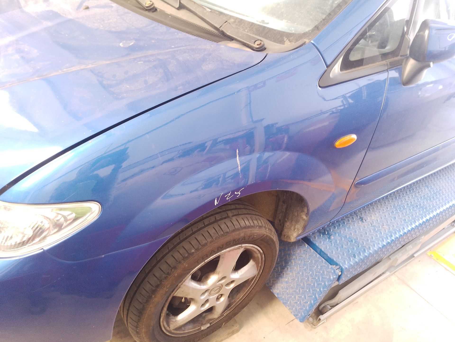 Recambio de aleta delantera izquierda para mazda premacy (cp) 2.0 td referencia OEM IAM C10052211J  