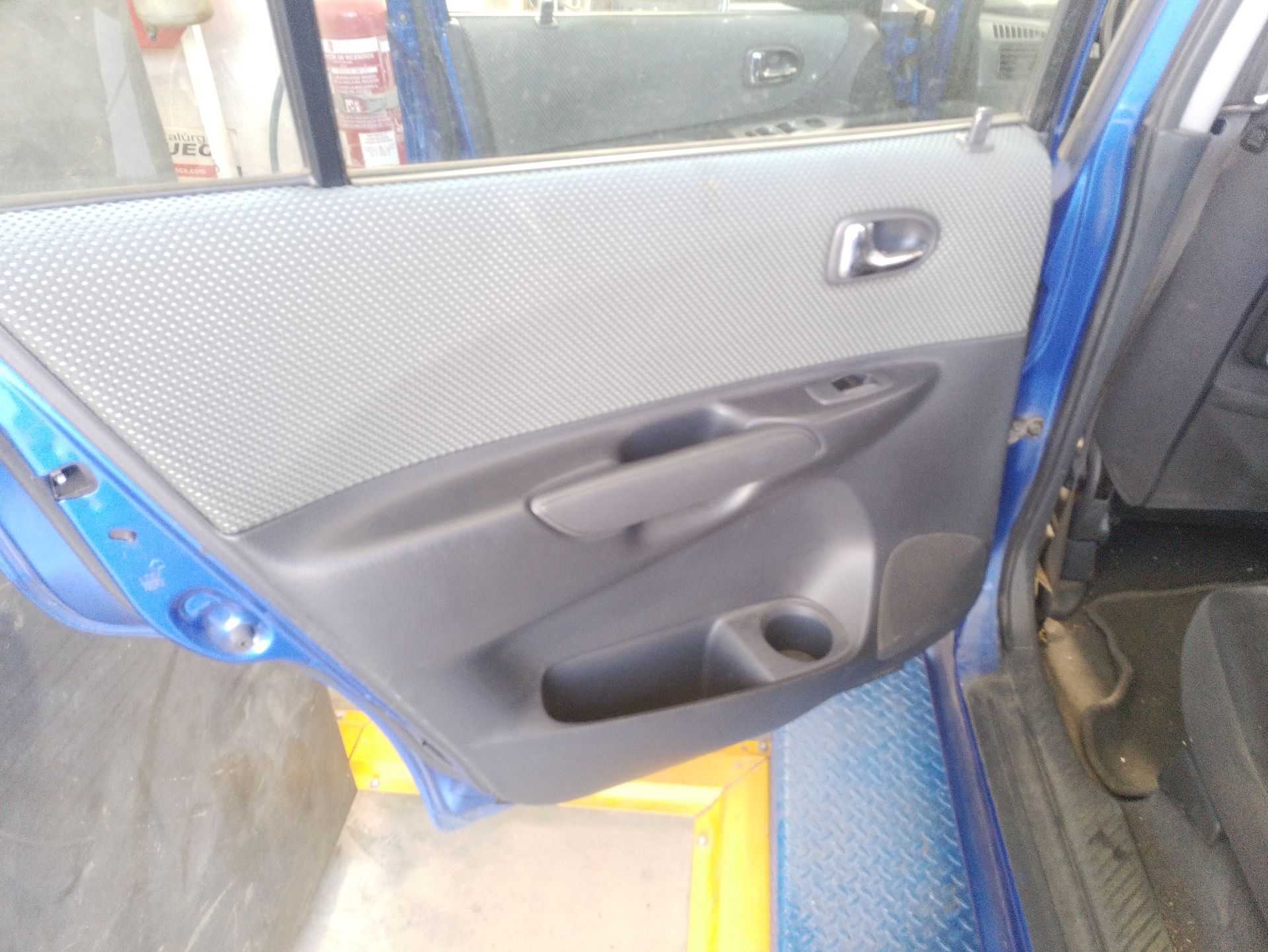 Recambio de guarnecido puerta trasera izquierda para mazda premacy (cp) 2.0 td referencia OEM IAM   