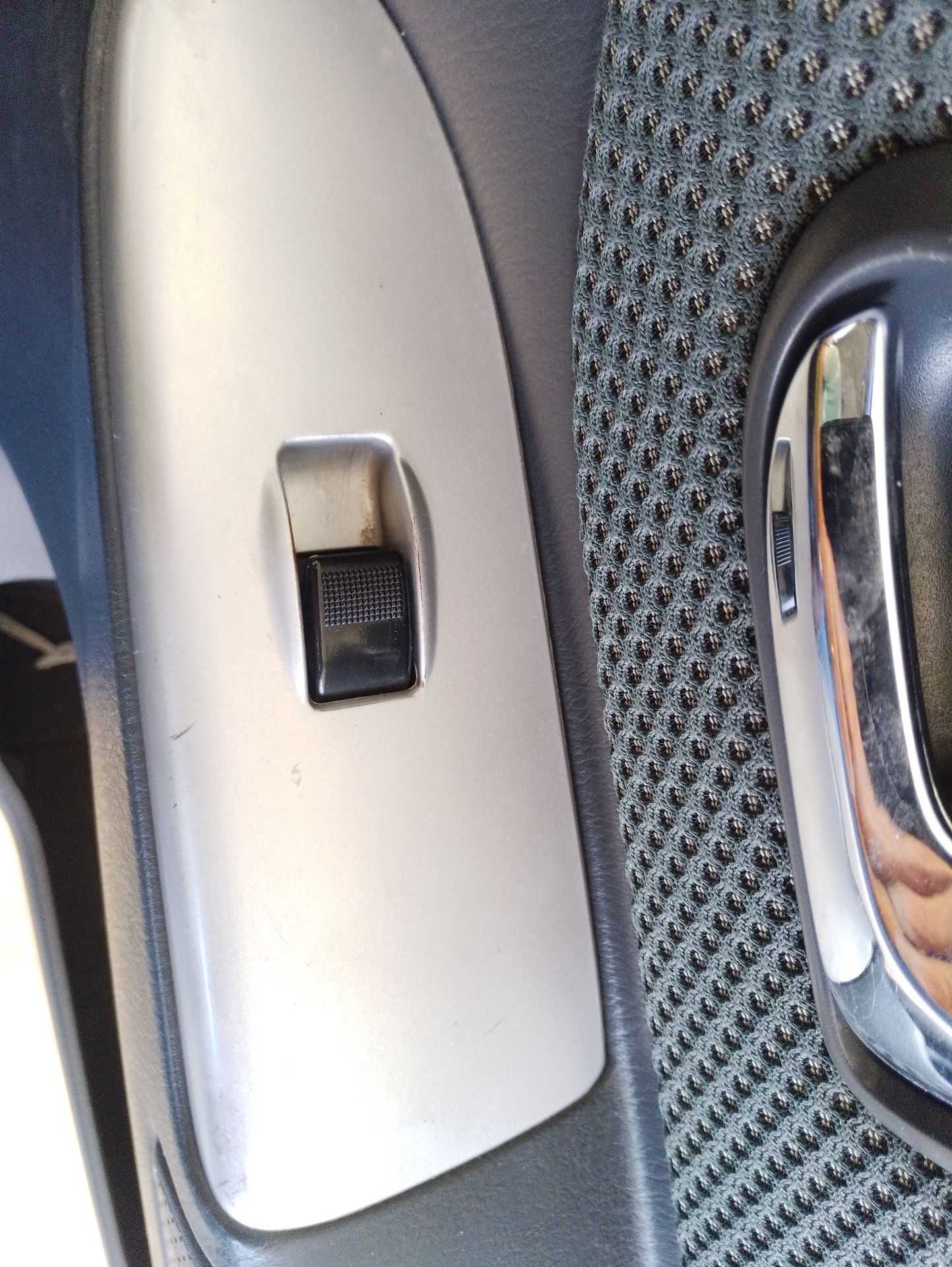 Recambio de mando elevalunas delantero derecho para mazda premacy (cp) 2.0 td referencia OEM IAM   