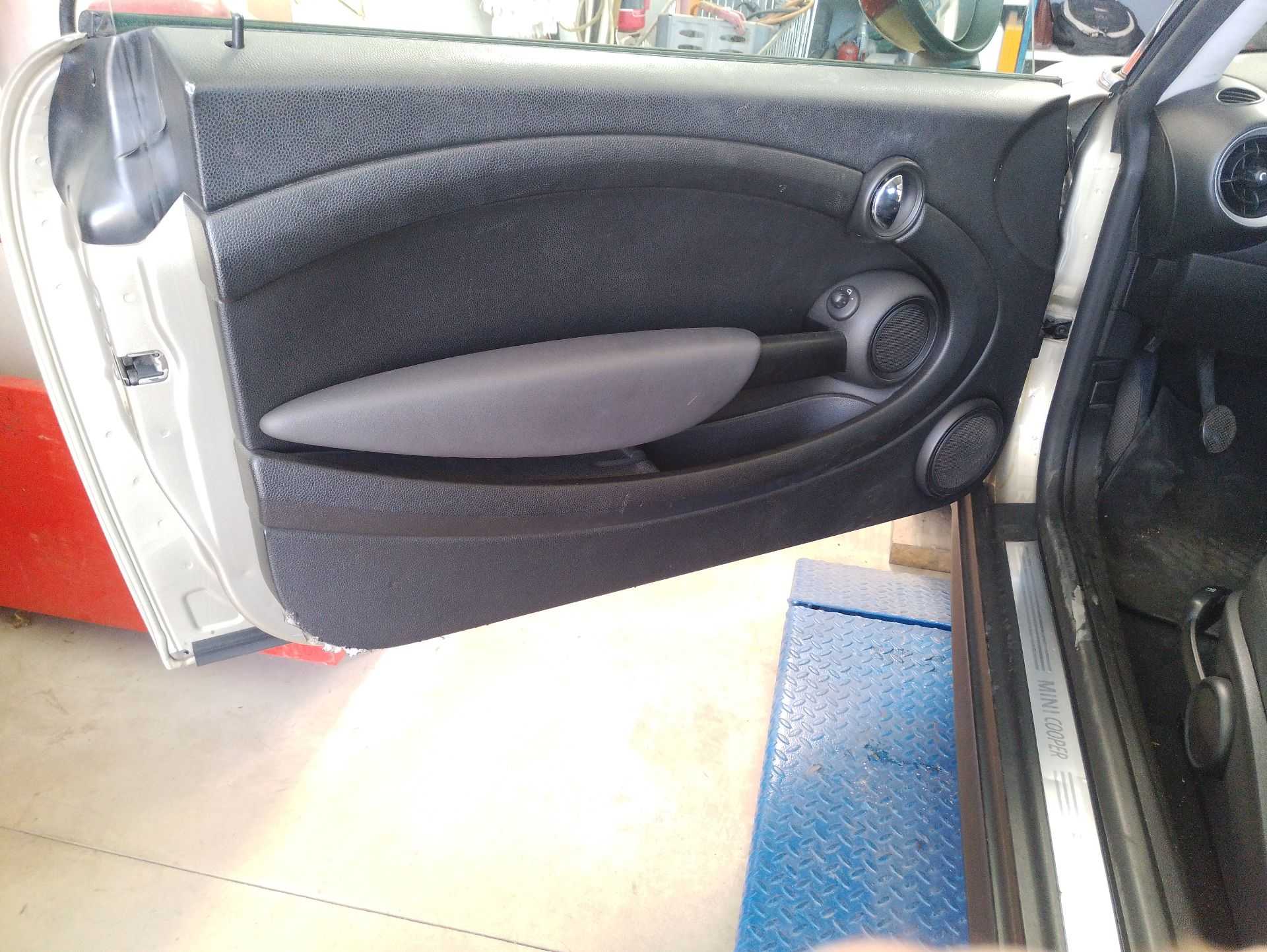 Recambio de guarnecido puerta delantera izquierda para mini mini (r56) cooper d referencia OEM IAM   